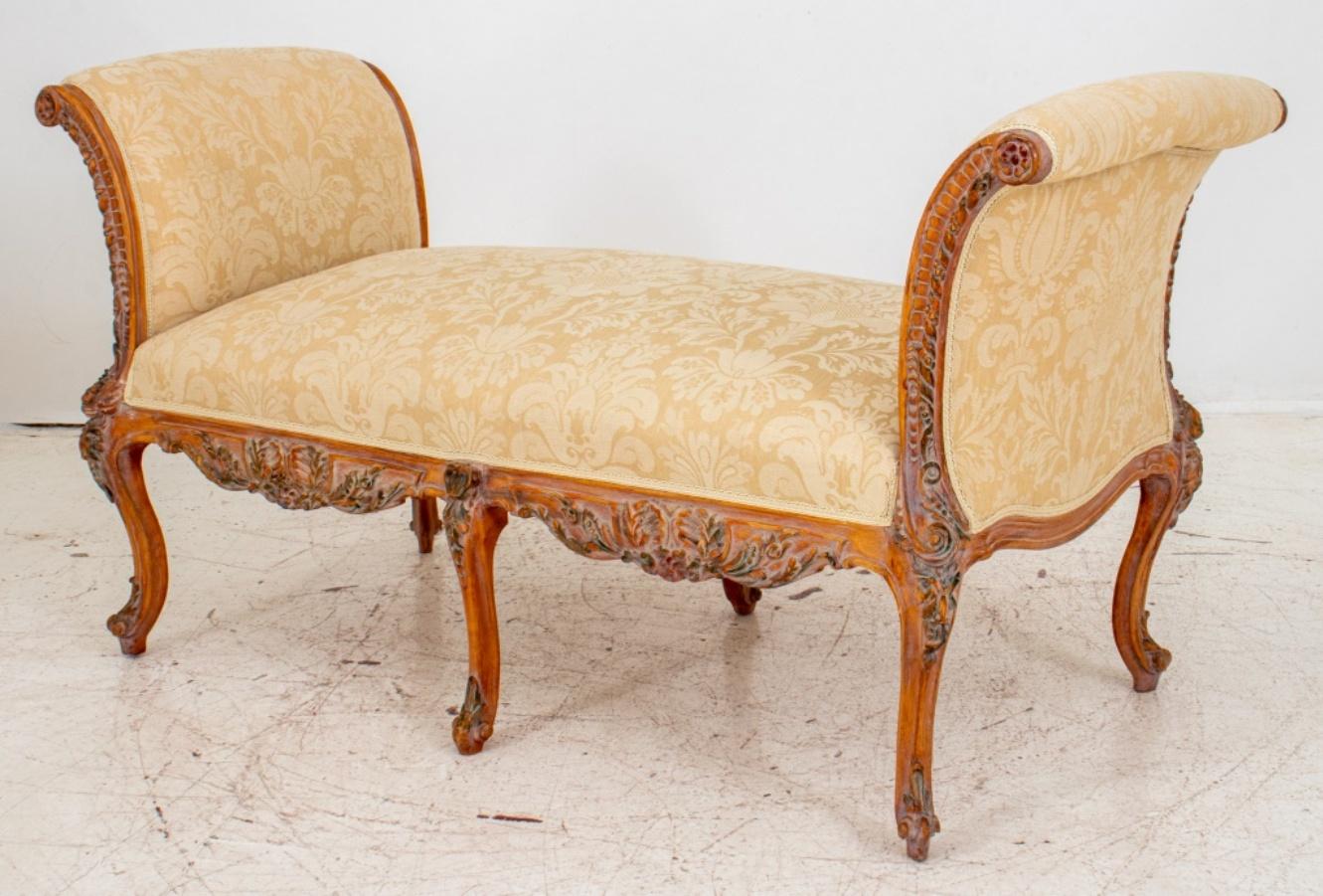 Italian Baroque Revival cerused wood bench carved with floral motifs and upholstered with beige damask fabric, raised on cabriole legs. 32