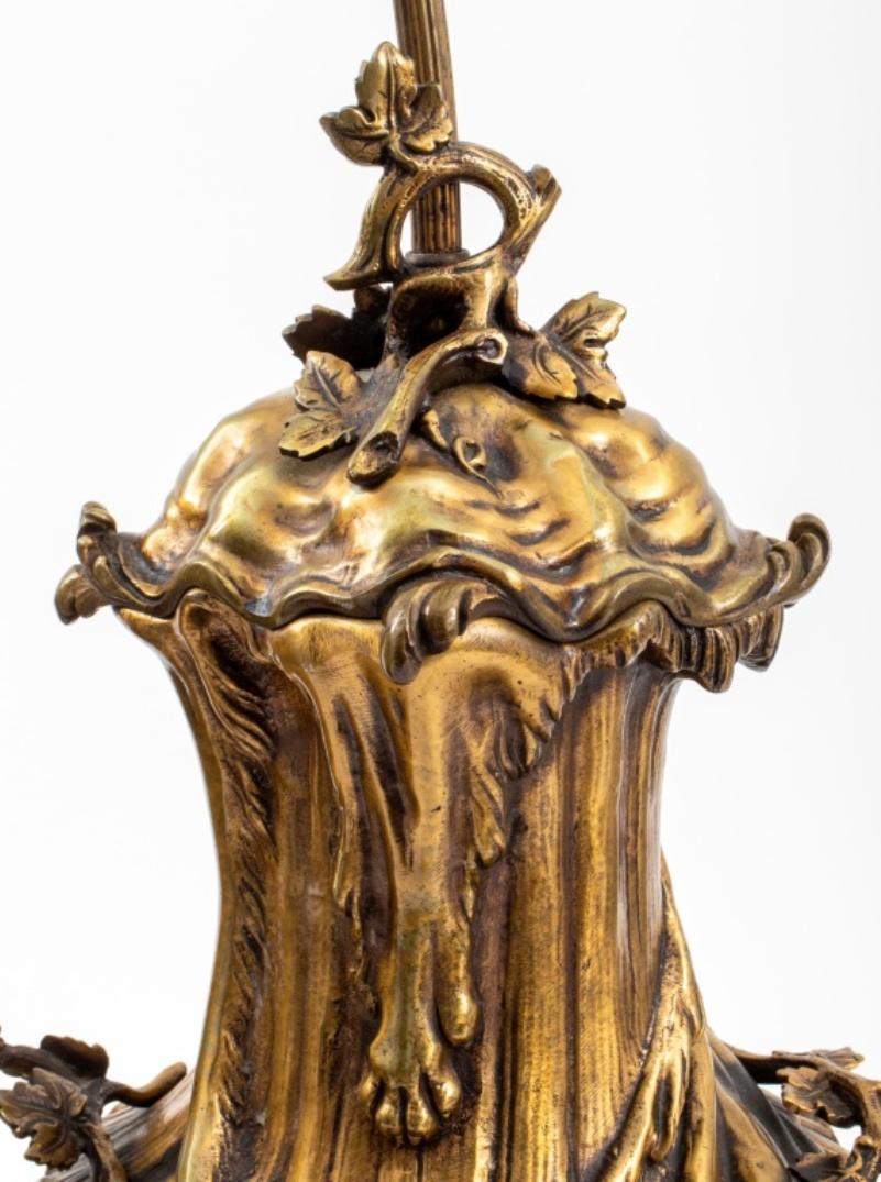 Paire de lampes italiennes en bronze de style néo-baroque en vente 1