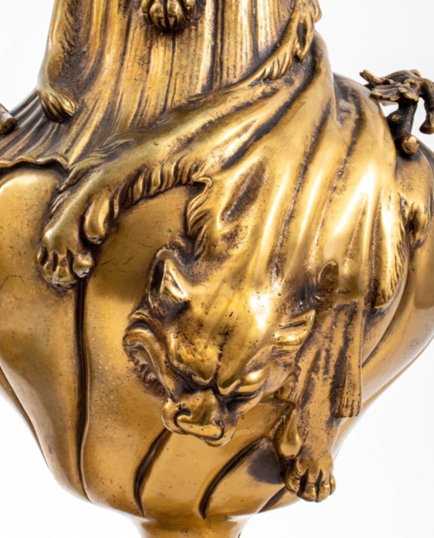 Paire de lampes italiennes en bronze de style néo-baroque en vente 3