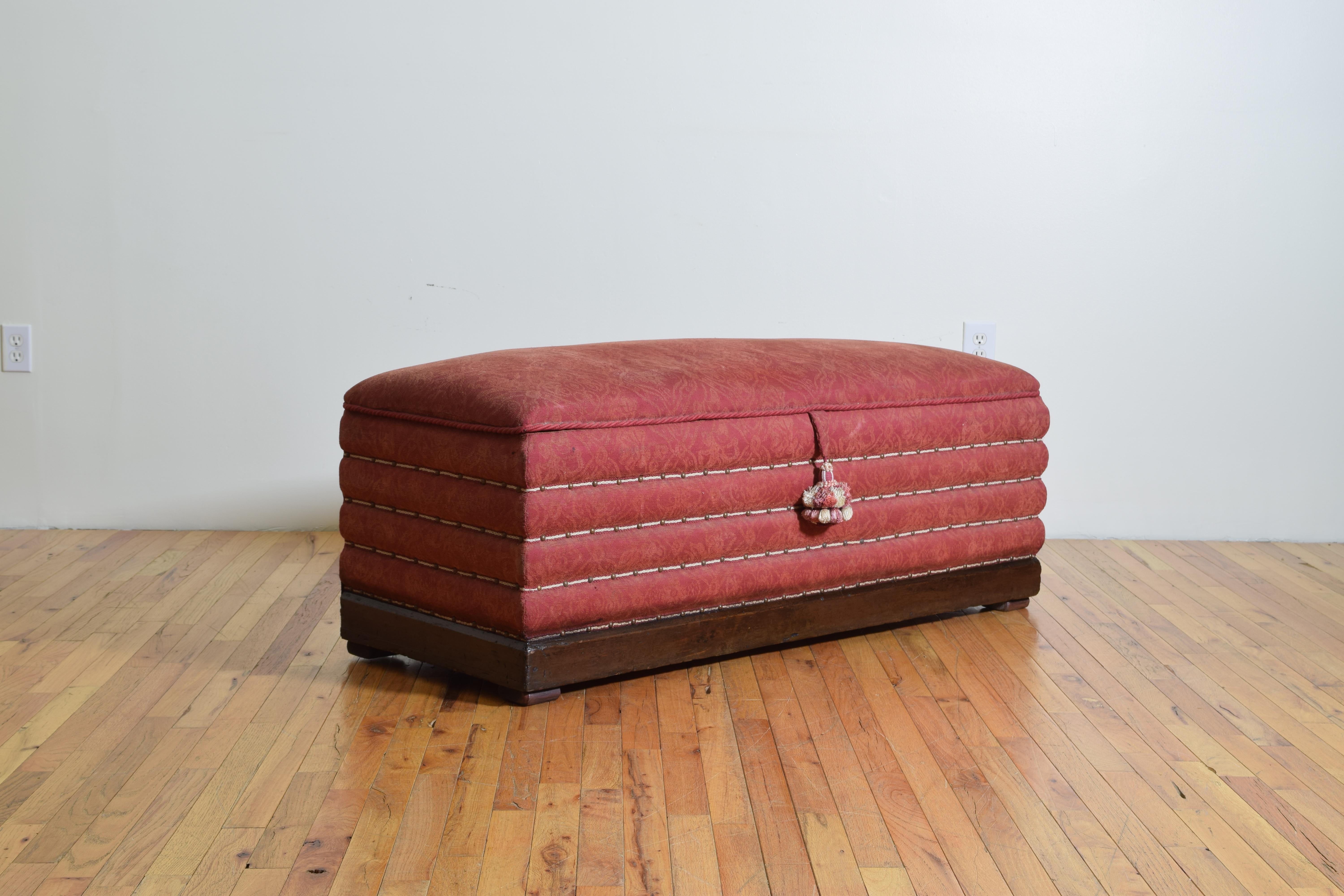 Italian Baroque Revival Upholstered Trunk/Bench Last Quarter of the 19th Century In Good Condition In Atlanta, GA