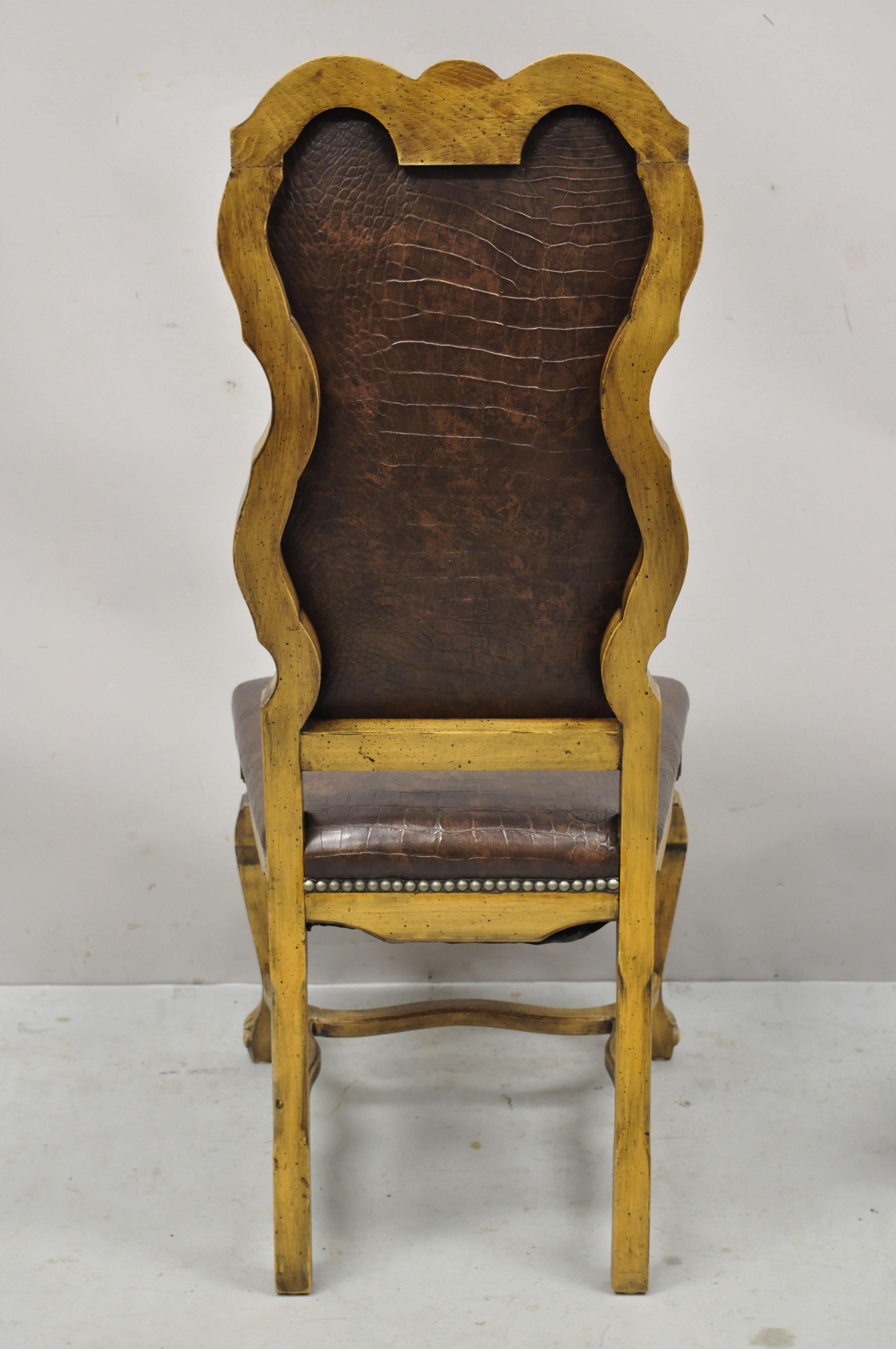 Italienische Barock-Rokoko-Esszimmerstühle aus geschnitztem Holz mit braunem Reptildruck, 4er-Set im Angebot 4