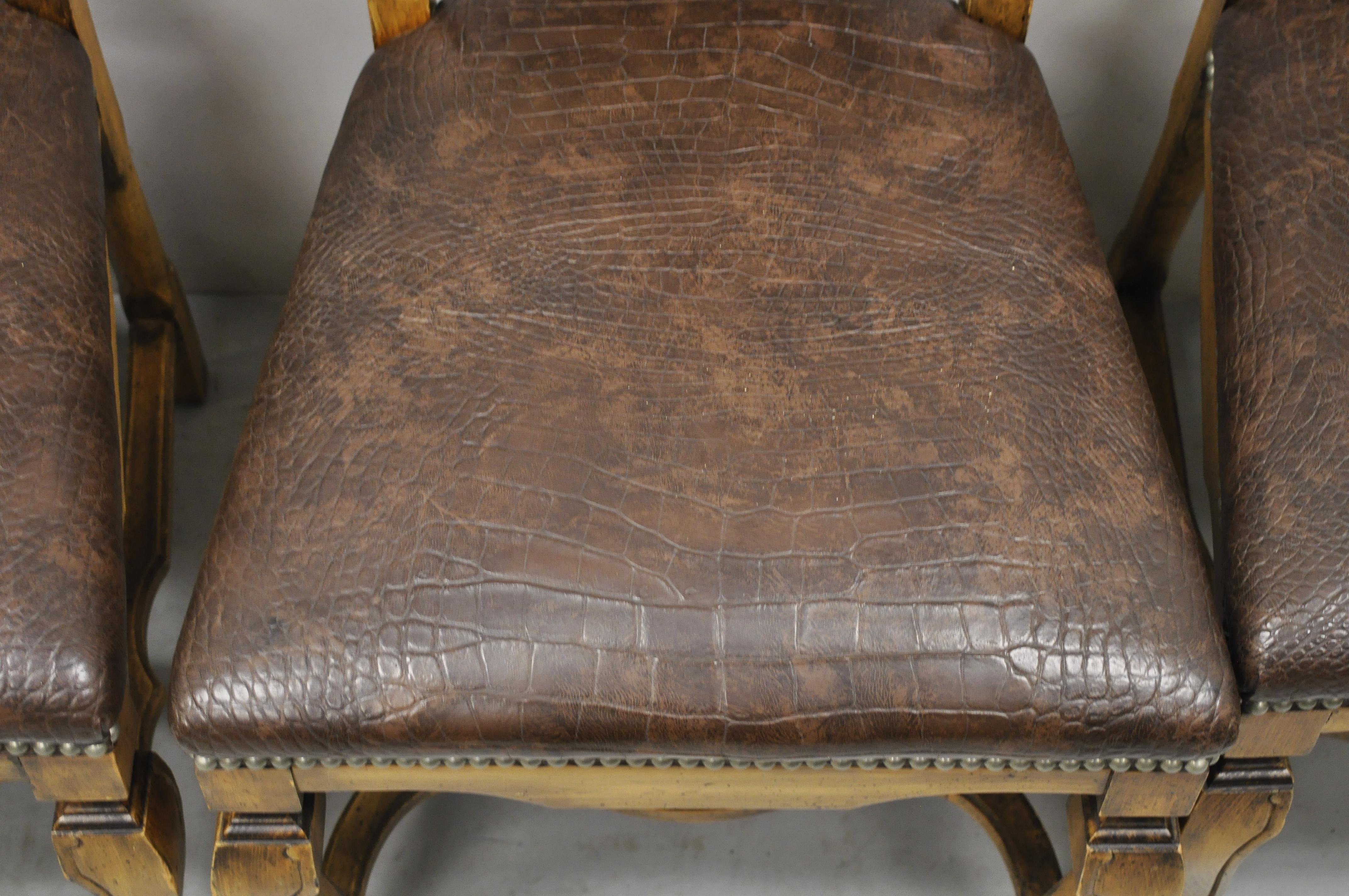 Tissu Chaises de salle à manger baroques italiennes rococo en bois sculpté à imprimé reptile marron, lot de 4 en vente