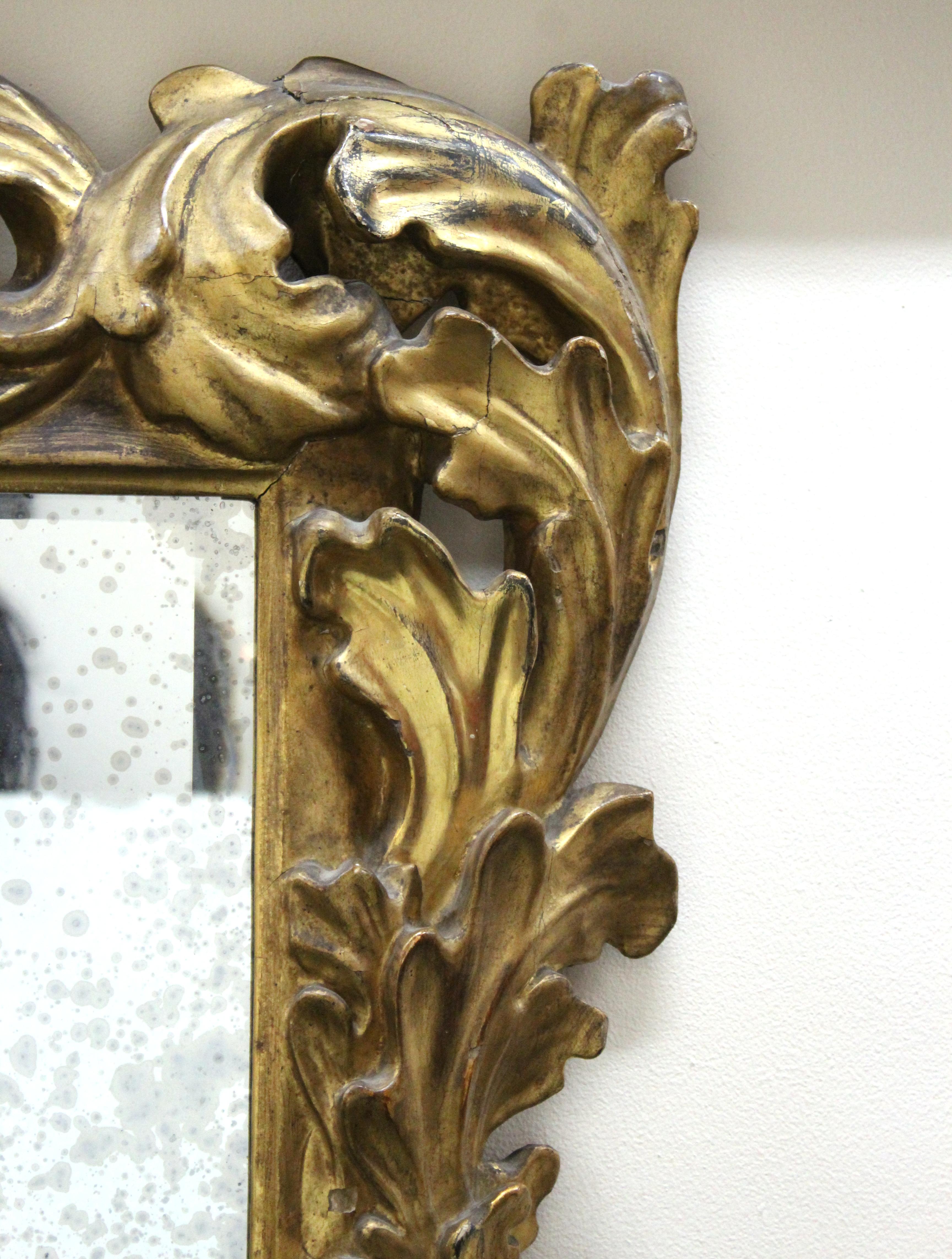 18th Century and Earlier Italian Baroque Sculpted Giltwood Mirror with Acanthus Leaves Decor