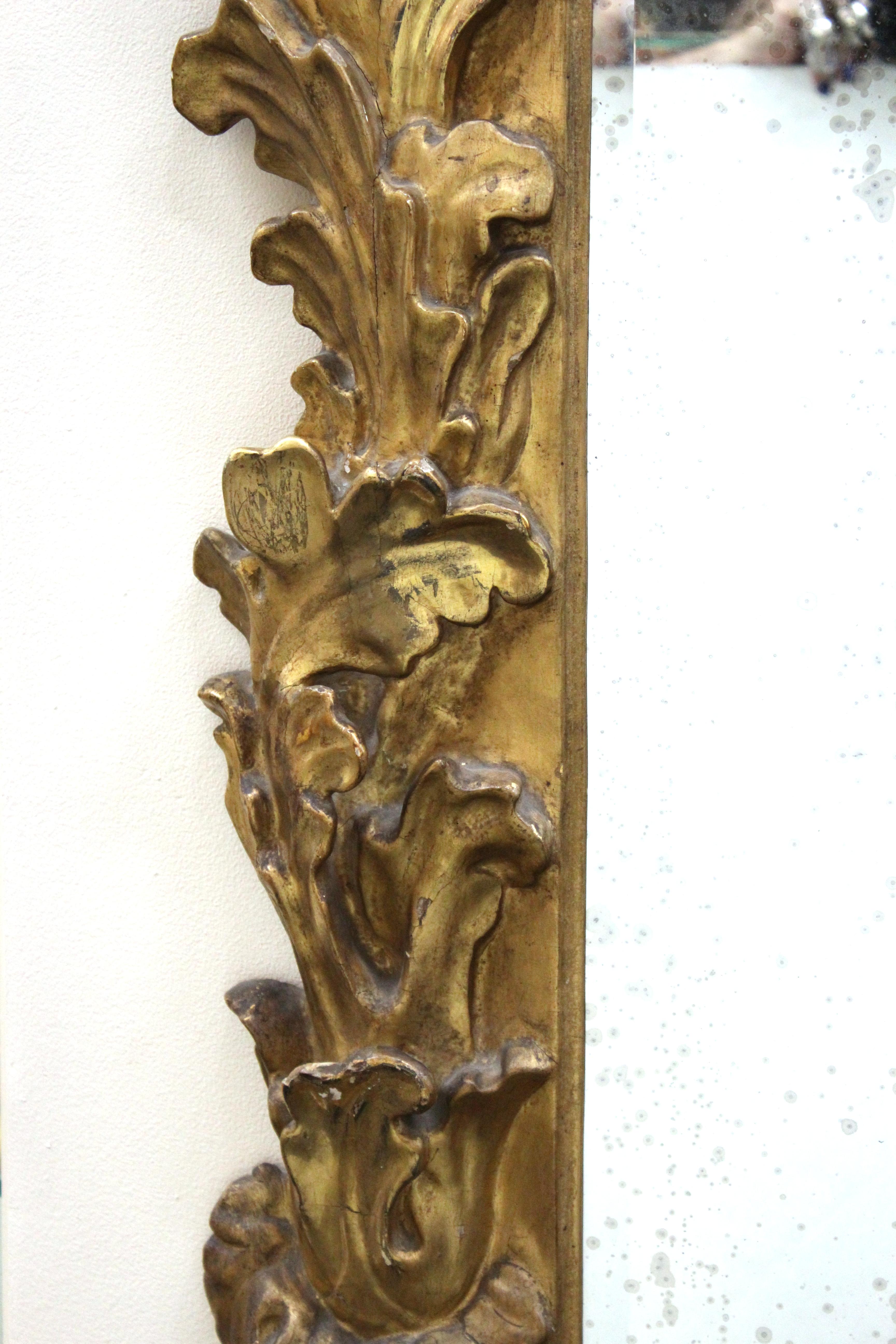 Italian Baroque Sculpted Giltwood Mirror with Acanthus Leaves Decor 1