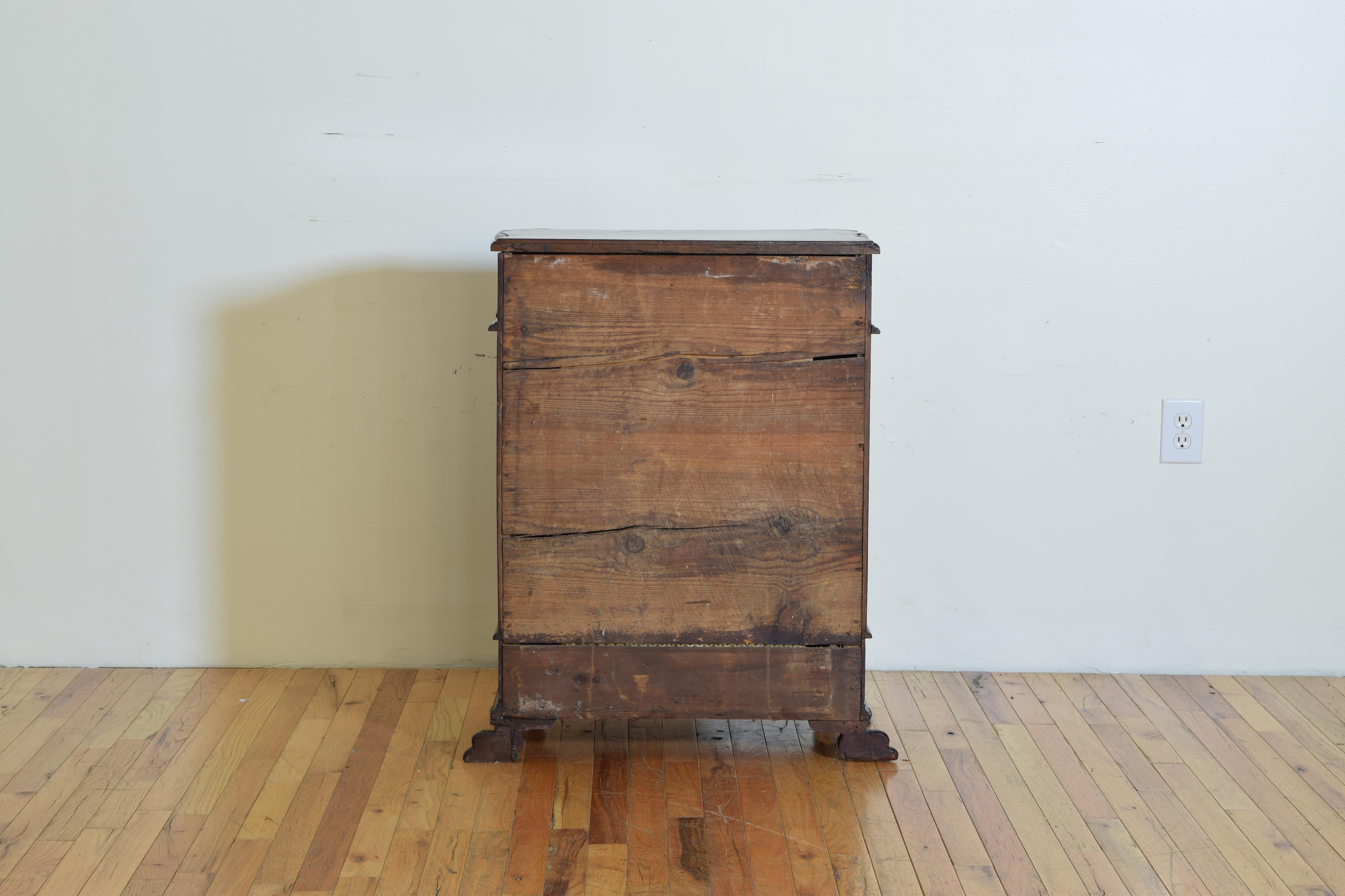 Italian Baroque Shaped and Carved Walnut 5-Drawer Comodino, Late 17th Century 8