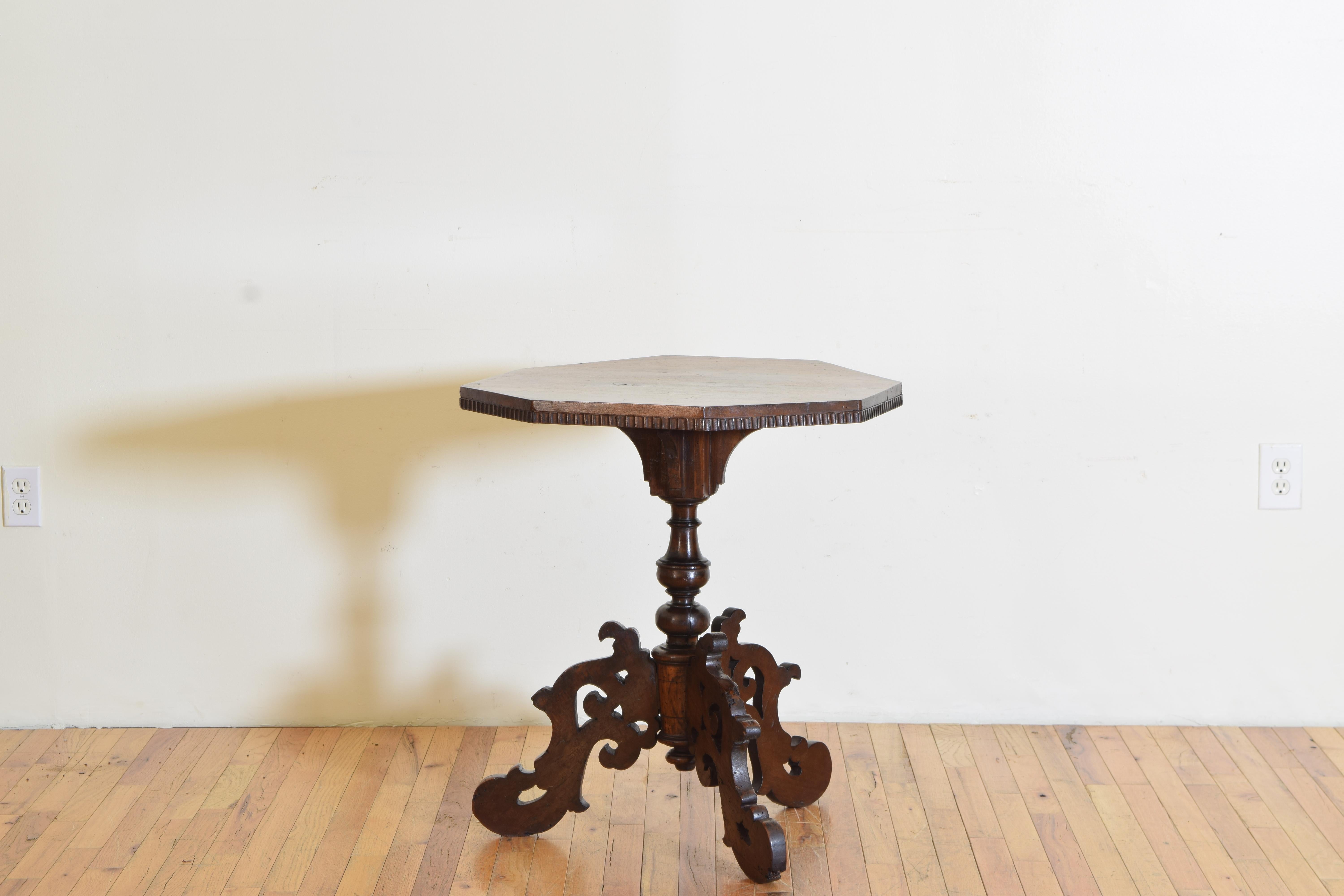 Italian Baroque Shaped & Carved Walnut Octagonal Center Table, Late 17th Century In Good Condition In Atlanta, GA