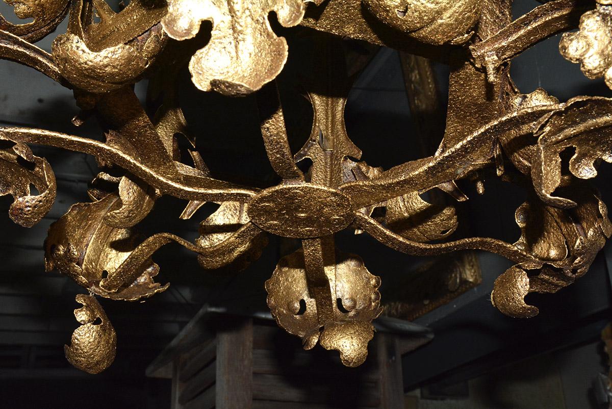 Lanterne suspendue italienne de style baroque du 19ème siècle en tôle en vente 7