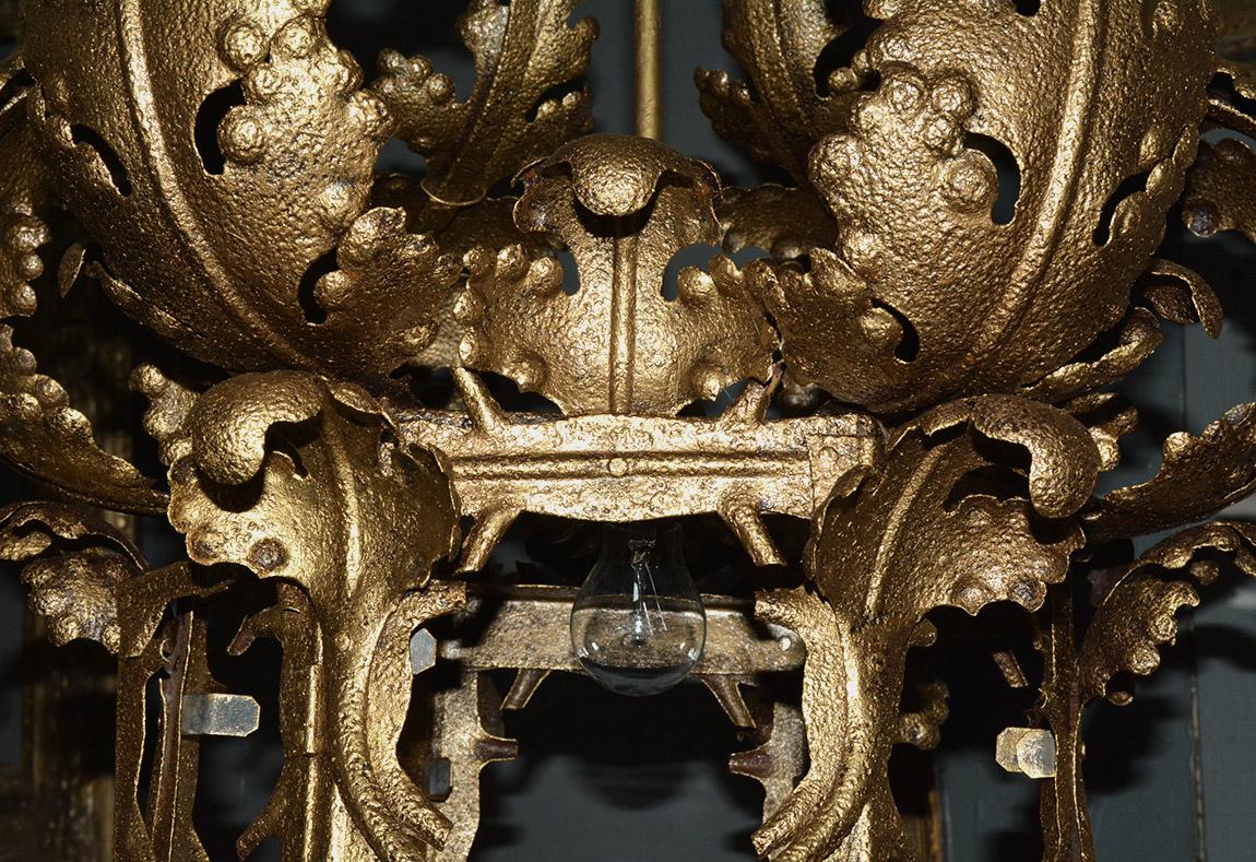 XIXe siècle Lanterne suspendue italienne de style baroque du 19ème siècle en tôle en vente