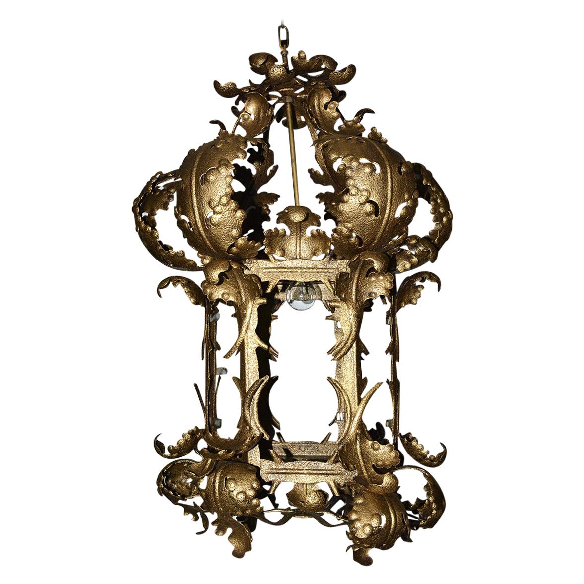 Lanterne suspendue italienne de style baroque du 19ème siècle en tôle en vente