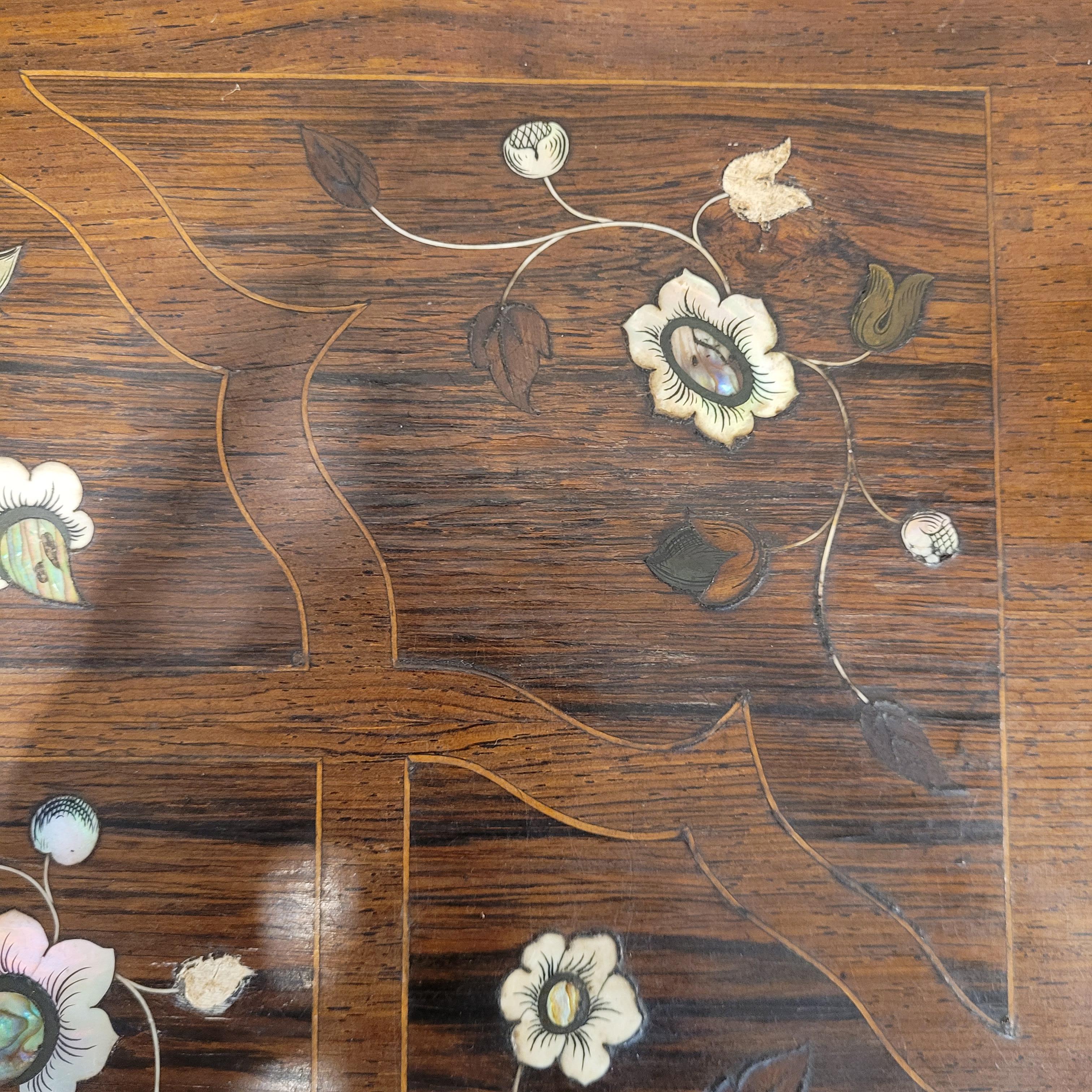 Table d'appoint ou buffet de style baroque italien nacre, os en vente 4