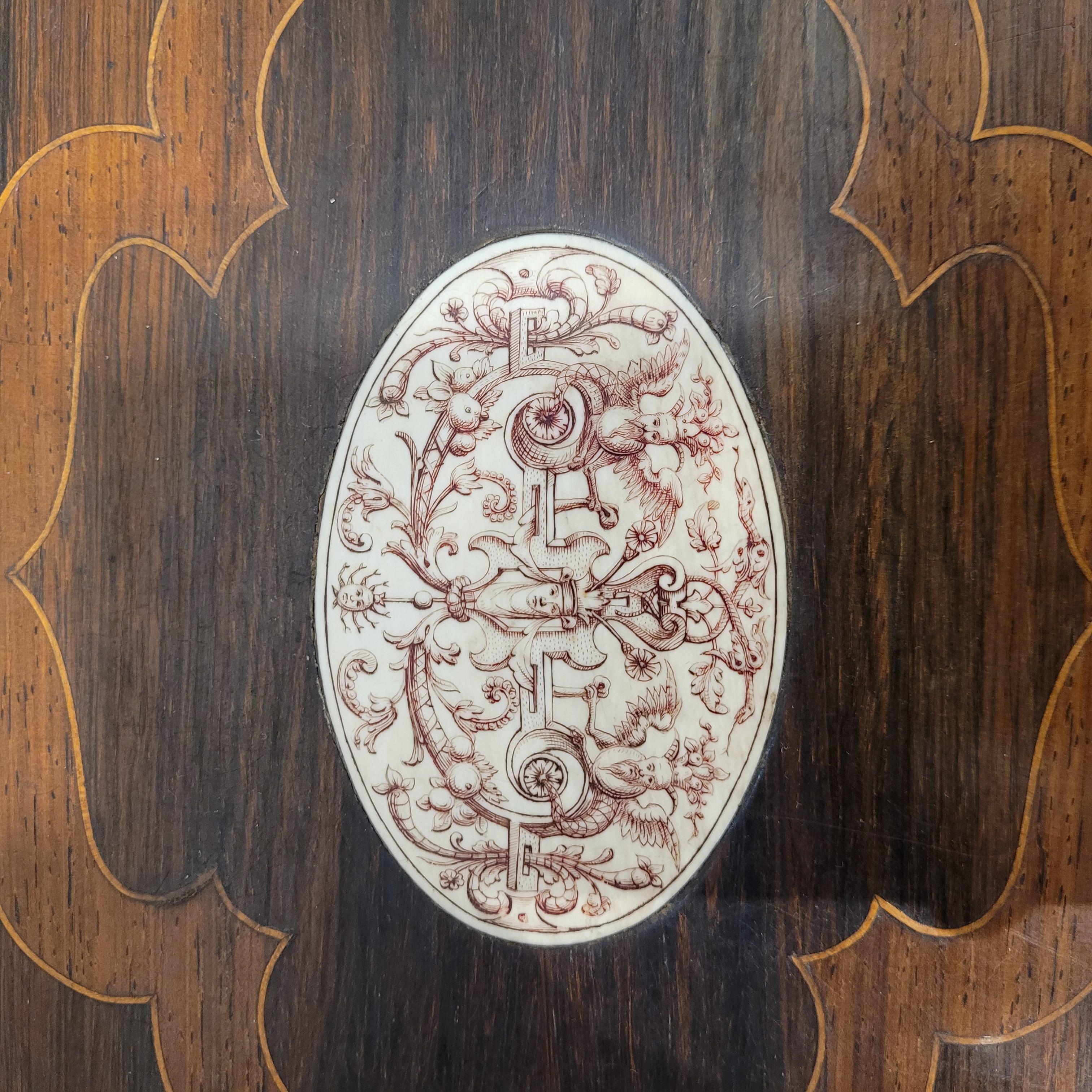 Table d'appoint ou buffet de style baroque italien nacre, os en vente 7