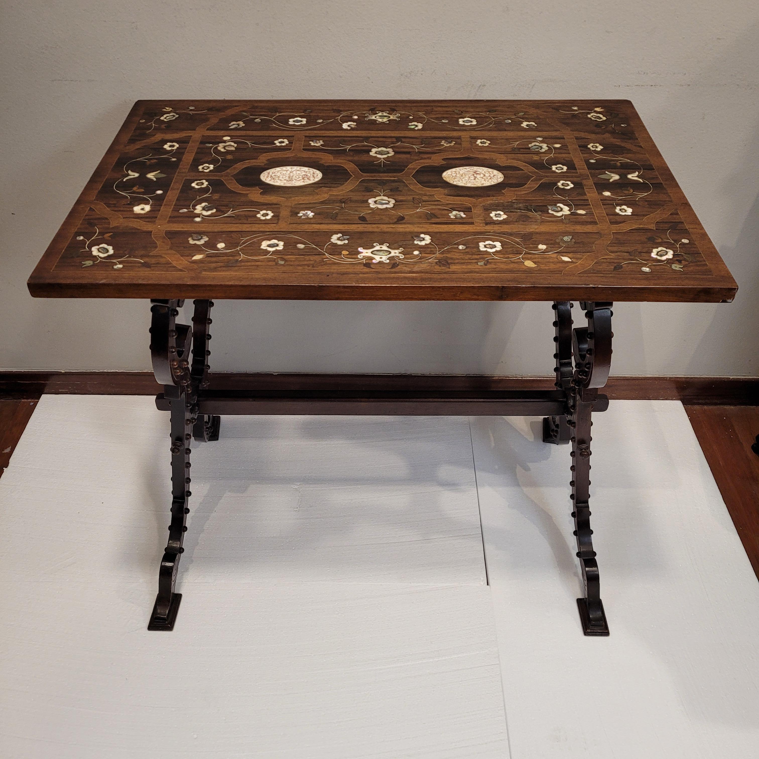 Table d'appoint ou buffet de style baroque italien nacre, os Bon état - En vente à Valladolid, ES