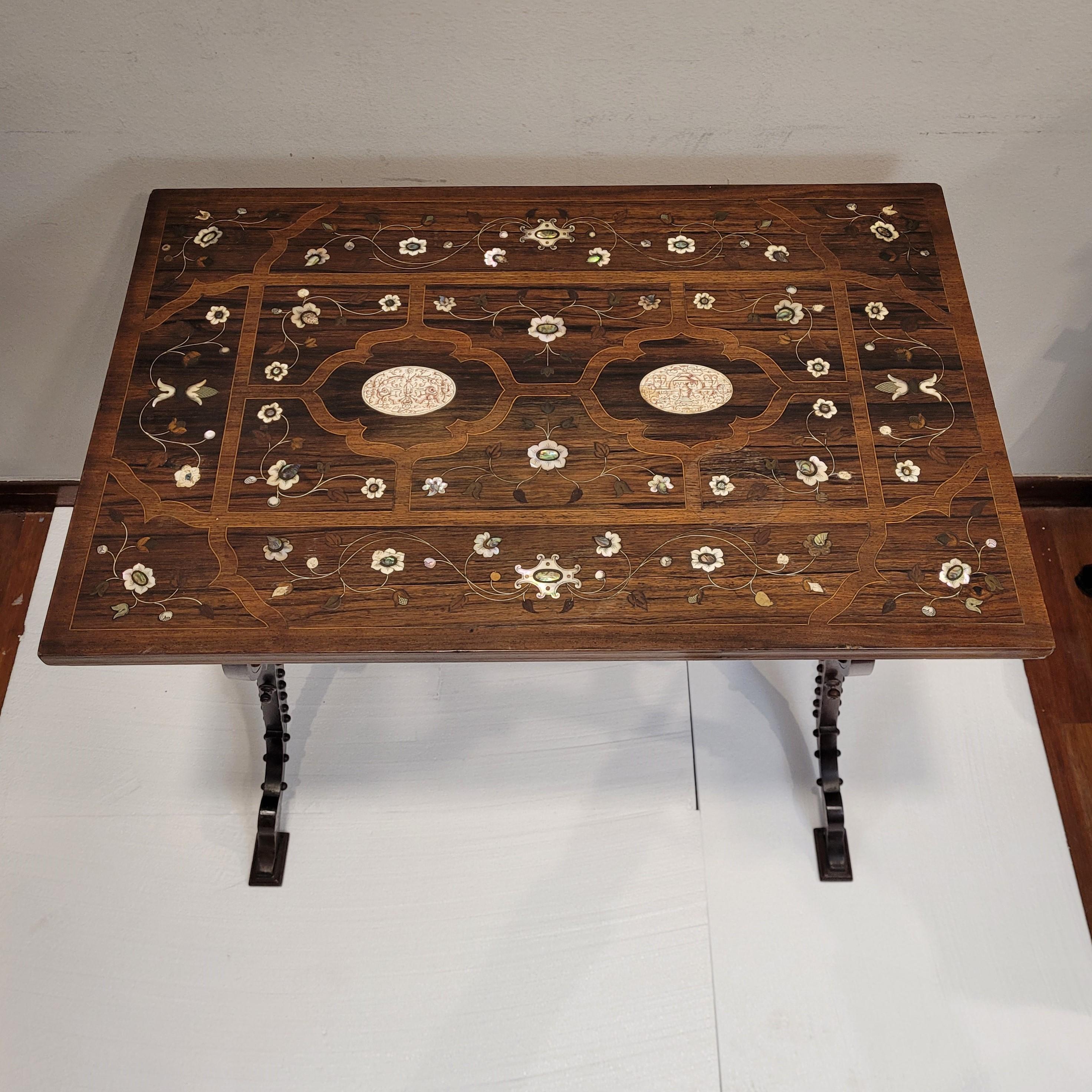 Os Table d'appoint ou buffet de style baroque italien nacre, os en vente