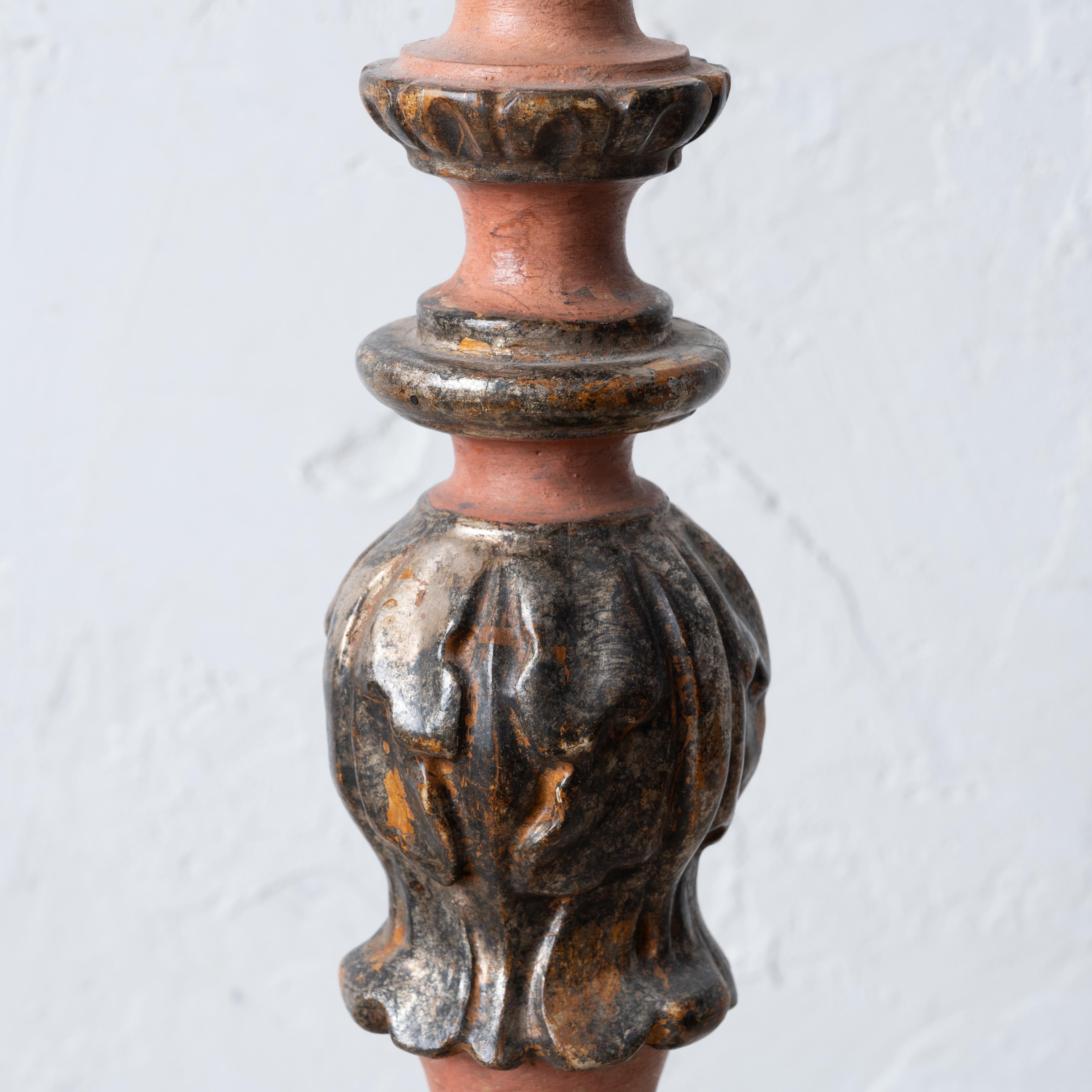 Lámpara candelabro de estilo barroco italiano Madera dorada en venta