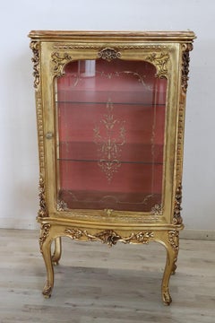 Italian Baroque Style Carved and Gilded Wood Elegant Vitrine