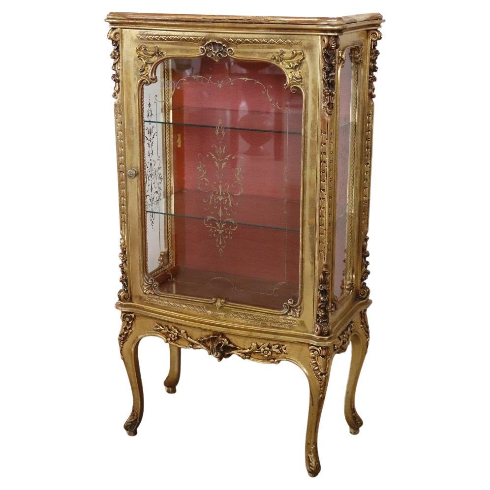 Italian Baroque Style Carved and Gilded Wood Elegant Vitrine