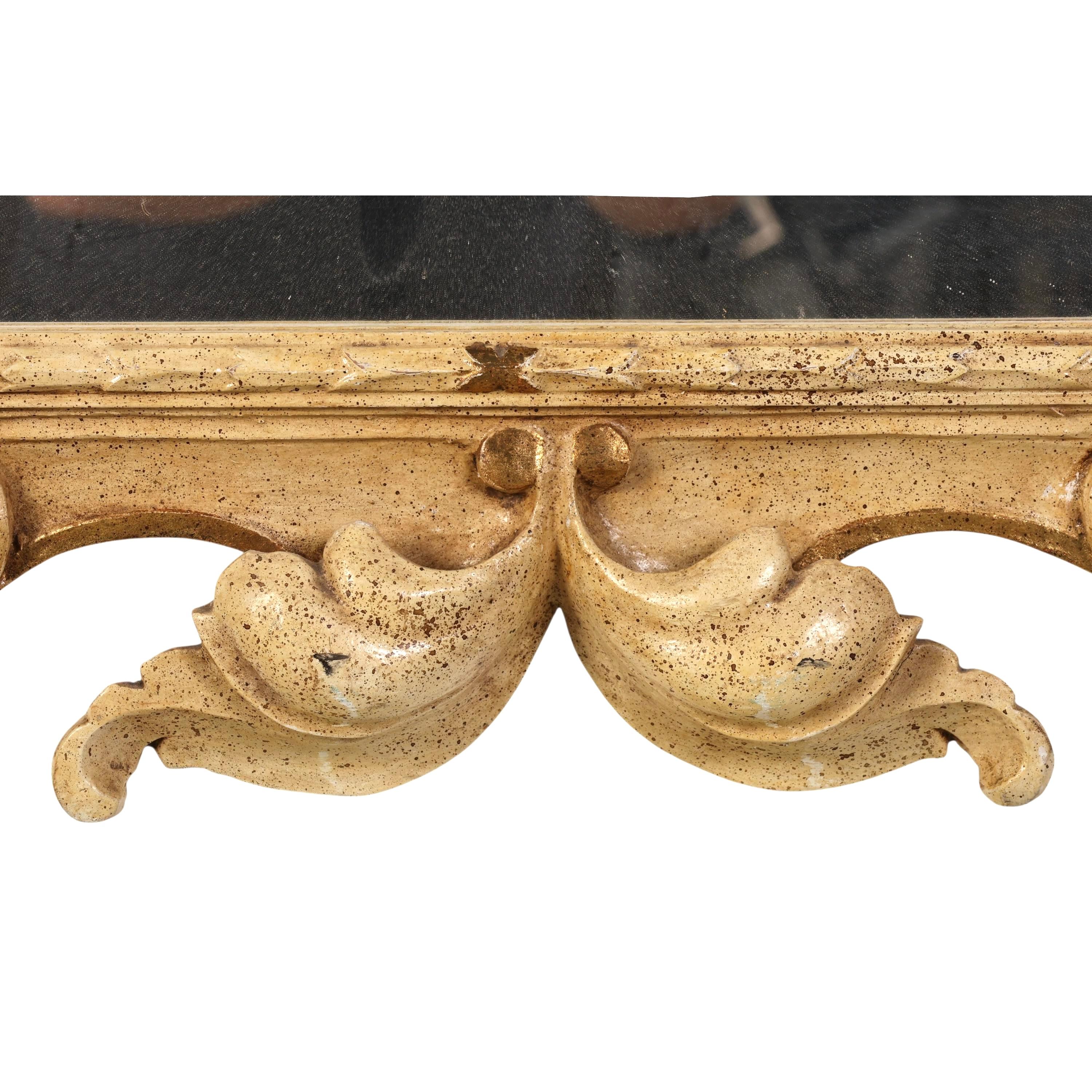 Espejo de Pared de Madera Tallada y con Volutas de Estilo Barroco Italiano siglo XIX en venta