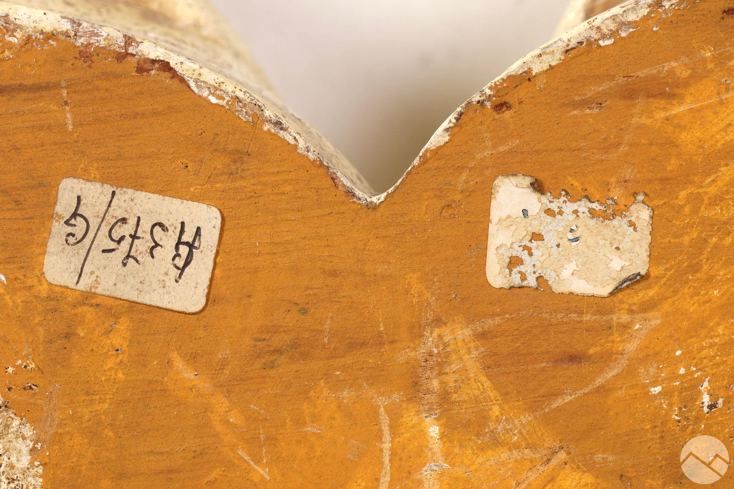Espejo de Pared de Madera Tallada y con Volutas de Estilo Barroco Italiano en venta 1