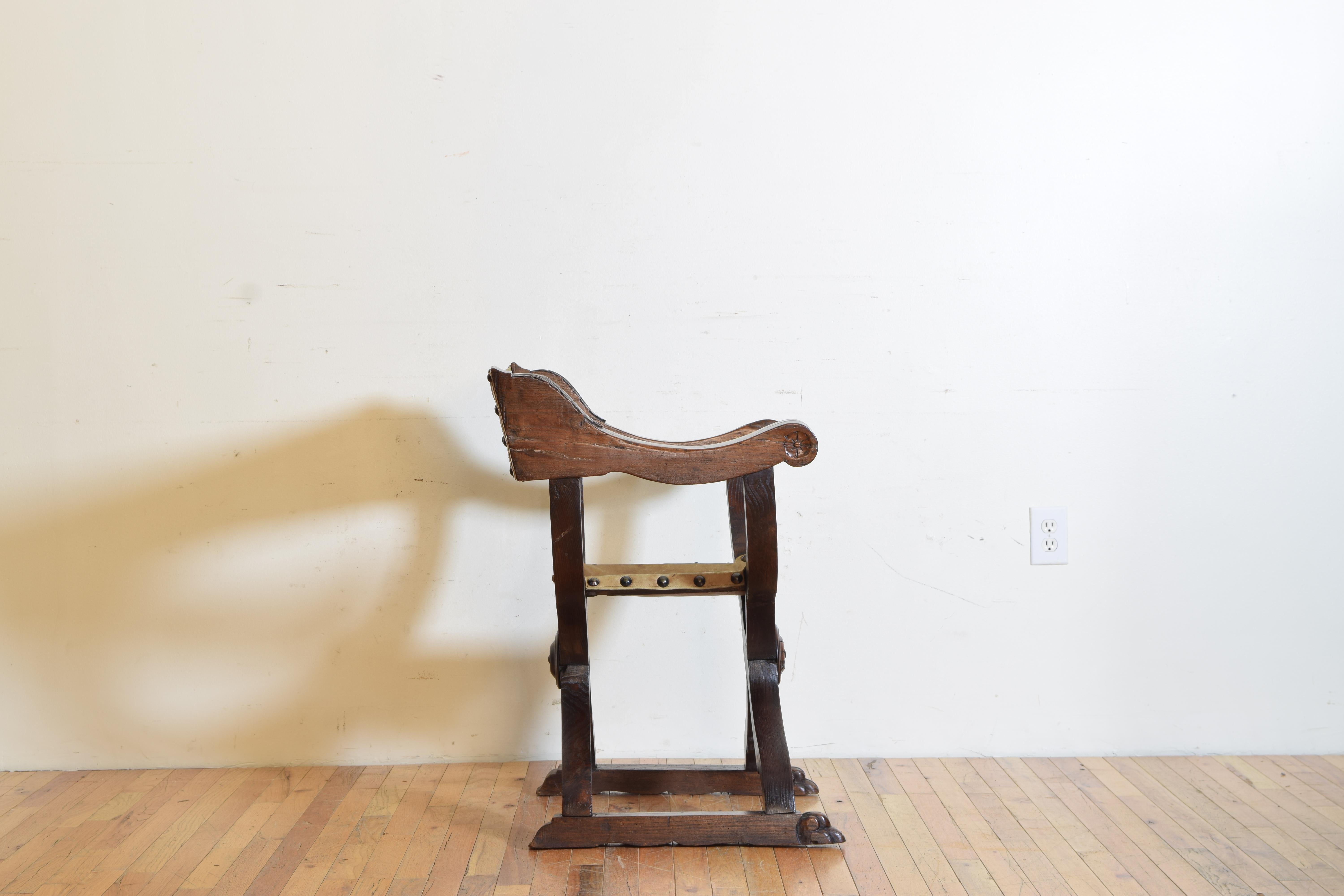 Italian Baroque Style Carved Ashwood Savonarola Chair with Leather Seat, 19thc In Good Condition In Atlanta, GA