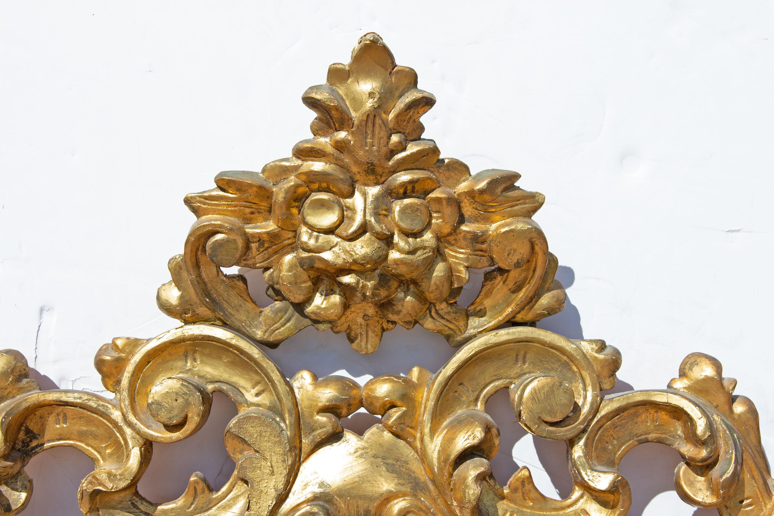 Antique Baroque style gilt mirror. Bold carvings, 19th century. Measures: 54