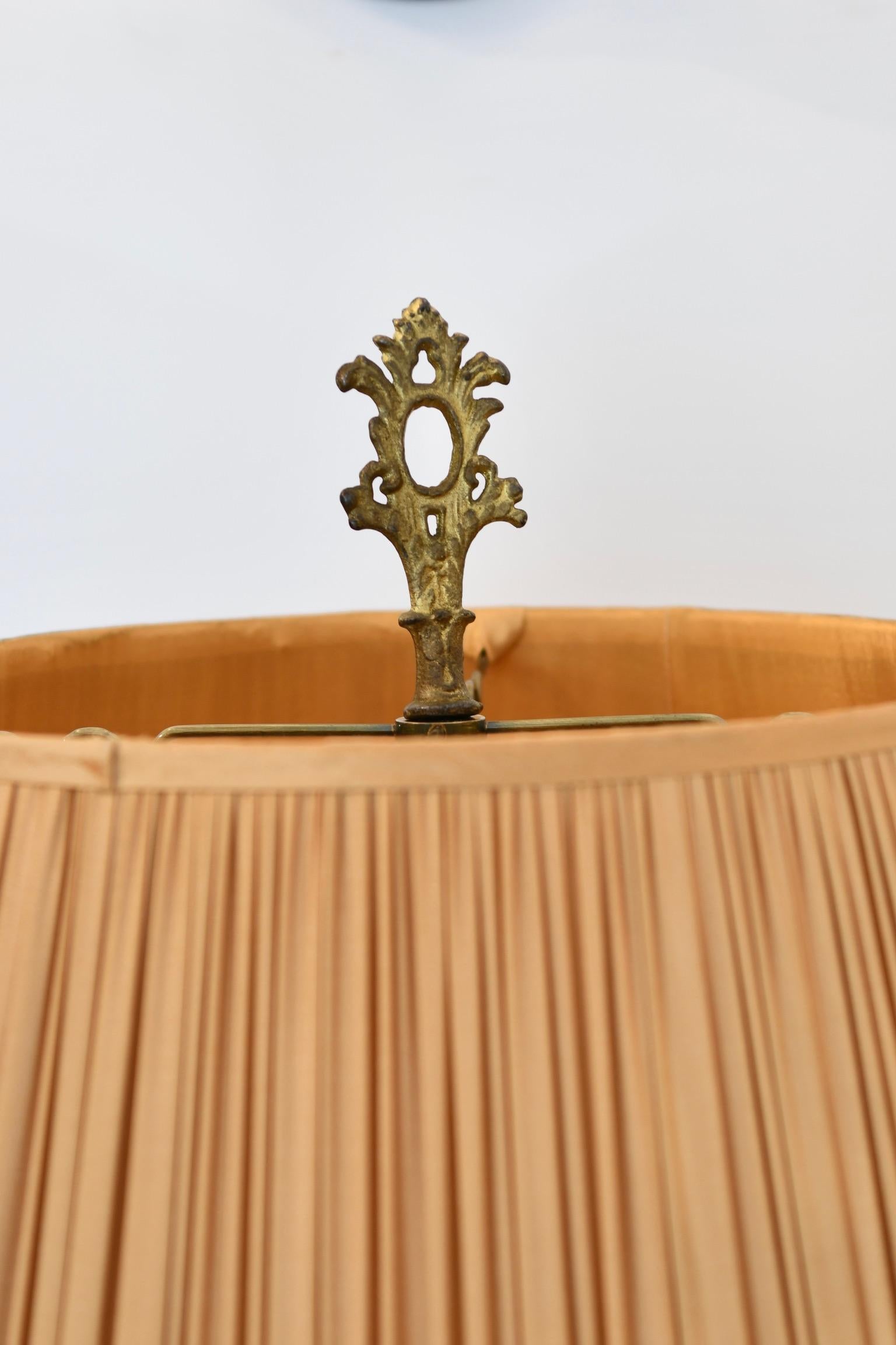 Lampadaire italien de style baroque en bois doré sculpté en vente 1