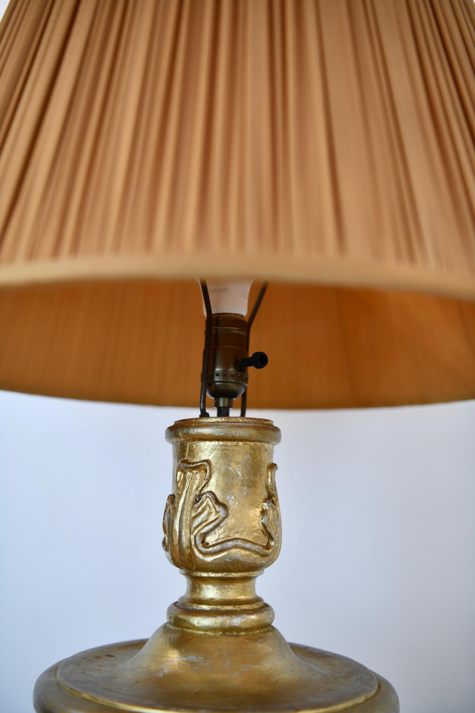 Lampadaire italien de style baroque en bois doré sculpté en vente 2