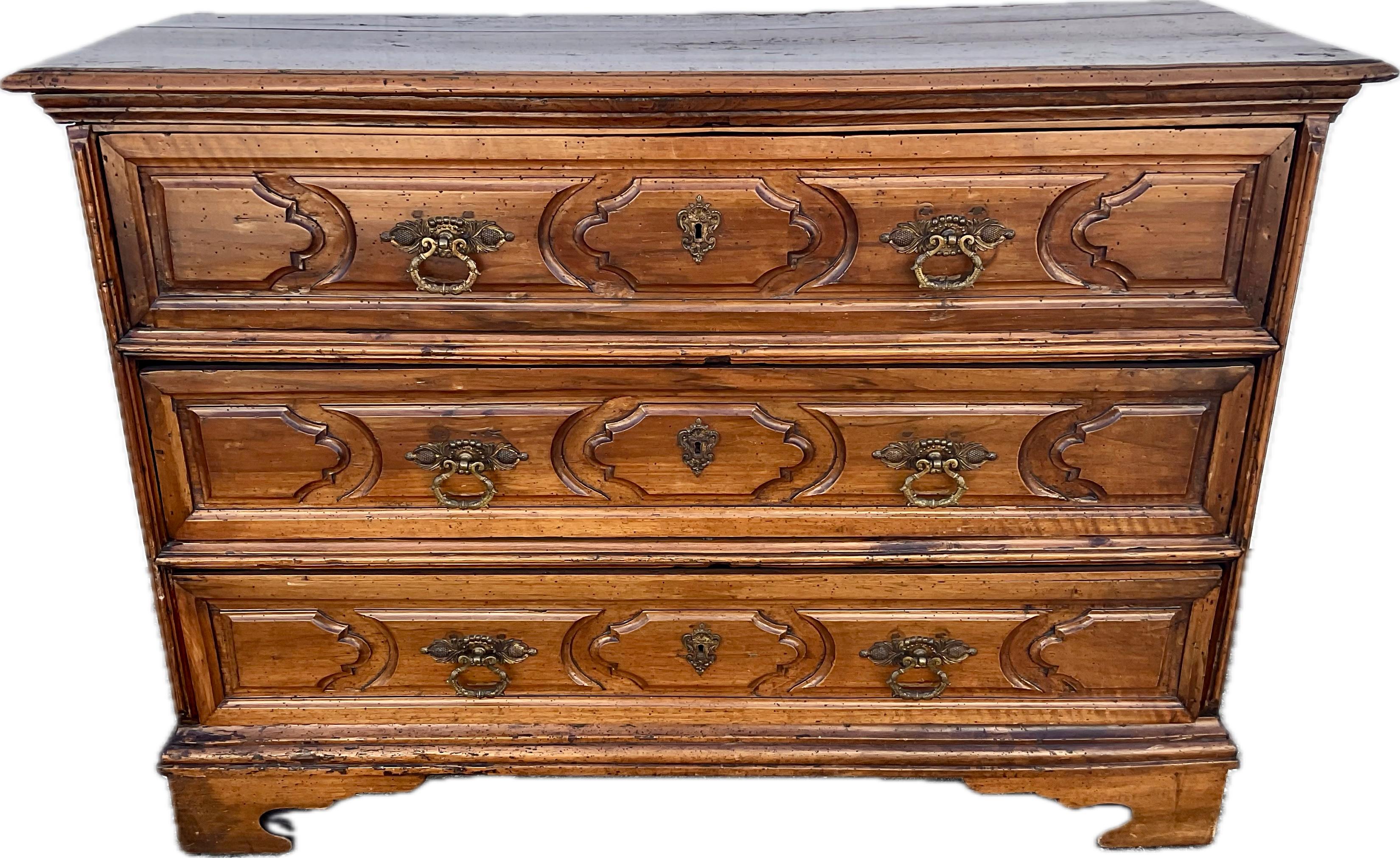 Italienische Kommode im Barockstil aus geschnitztem Nussbaumholz im Angebot 6