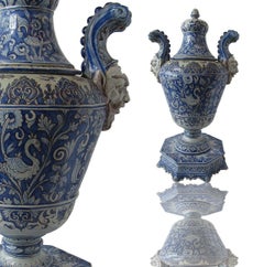 Vase couvert de style baroque italien sur Stand