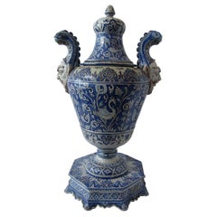 Vase couvert de style baroque italien sur Stand