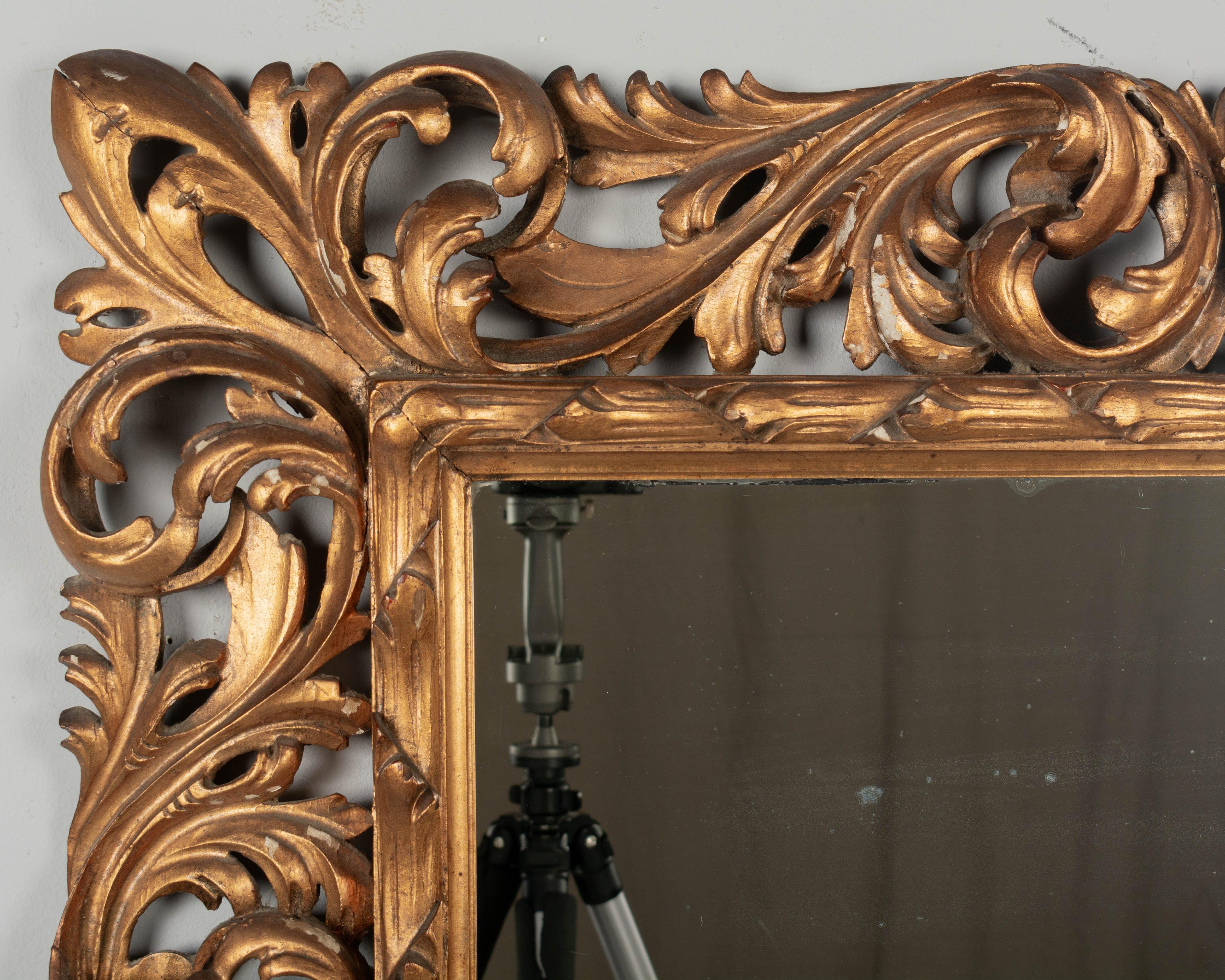 Vergoldeter Spiegel im italienischen Barockstil (Handgefertigt) im Angebot