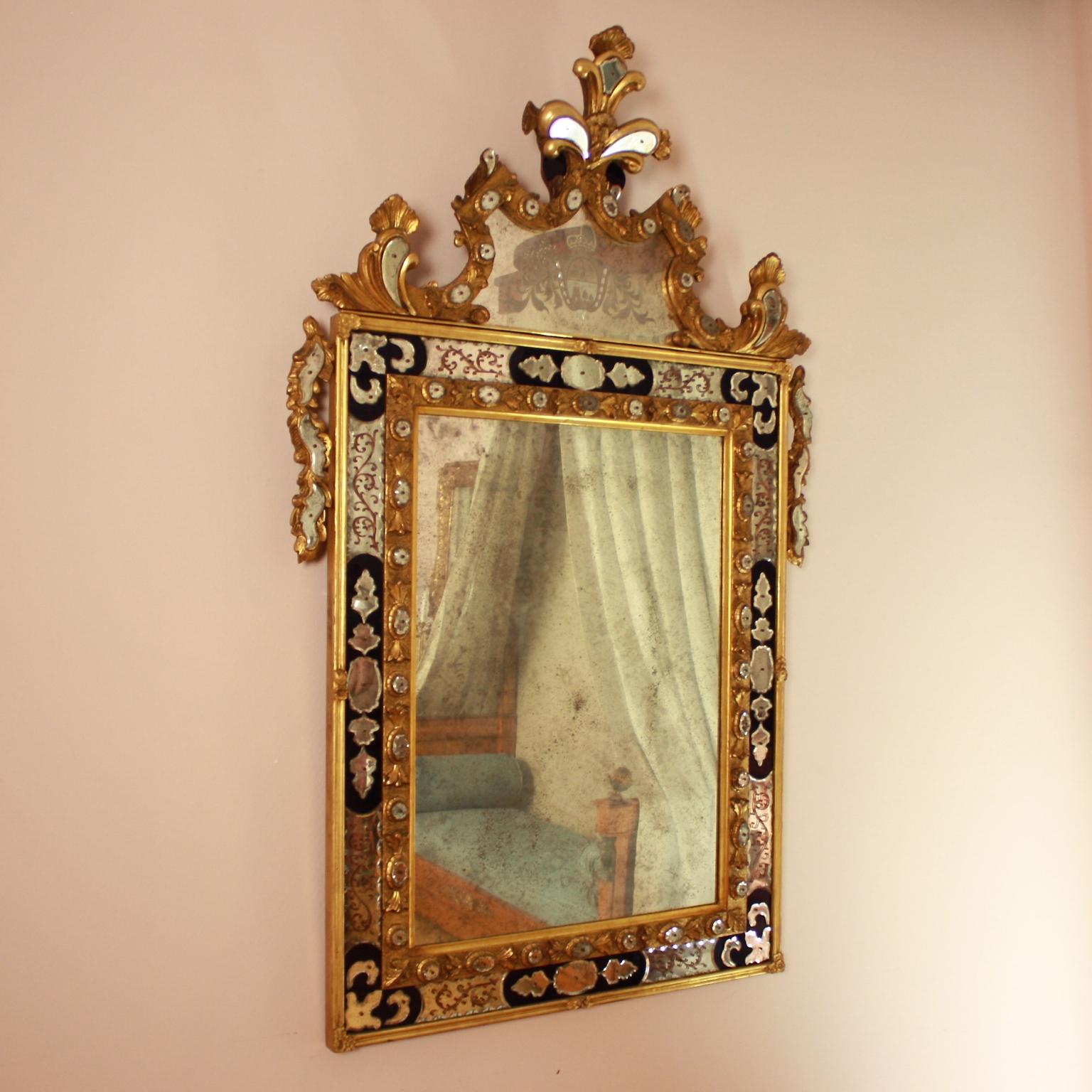 Specchio in stile barocco italiano in legno dorato blu e vetro inciso in vendita 2