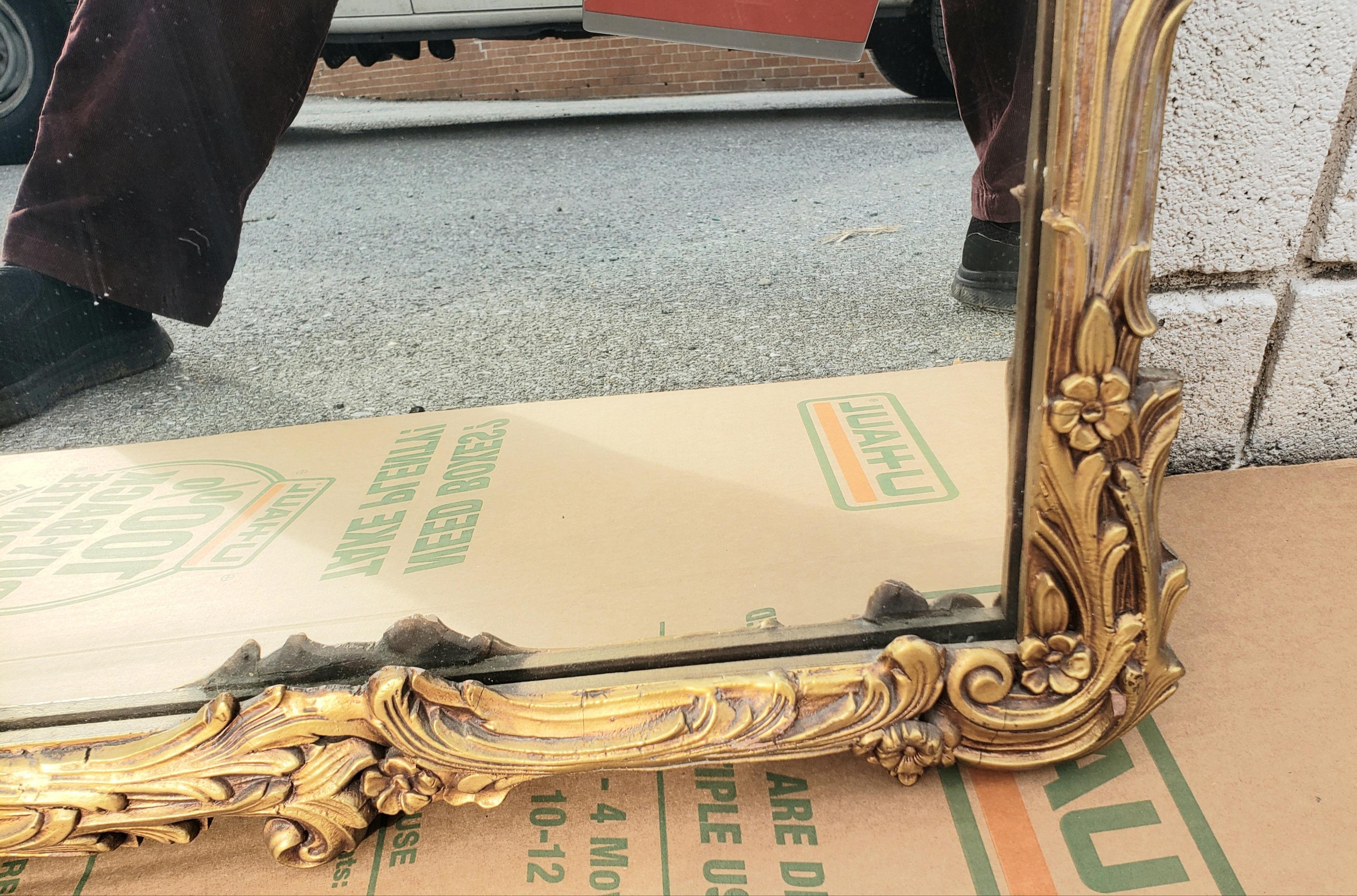 Italian Baroque Style Giltwood Mirror, Circa 1940s In Good Condition In Germantown, MD