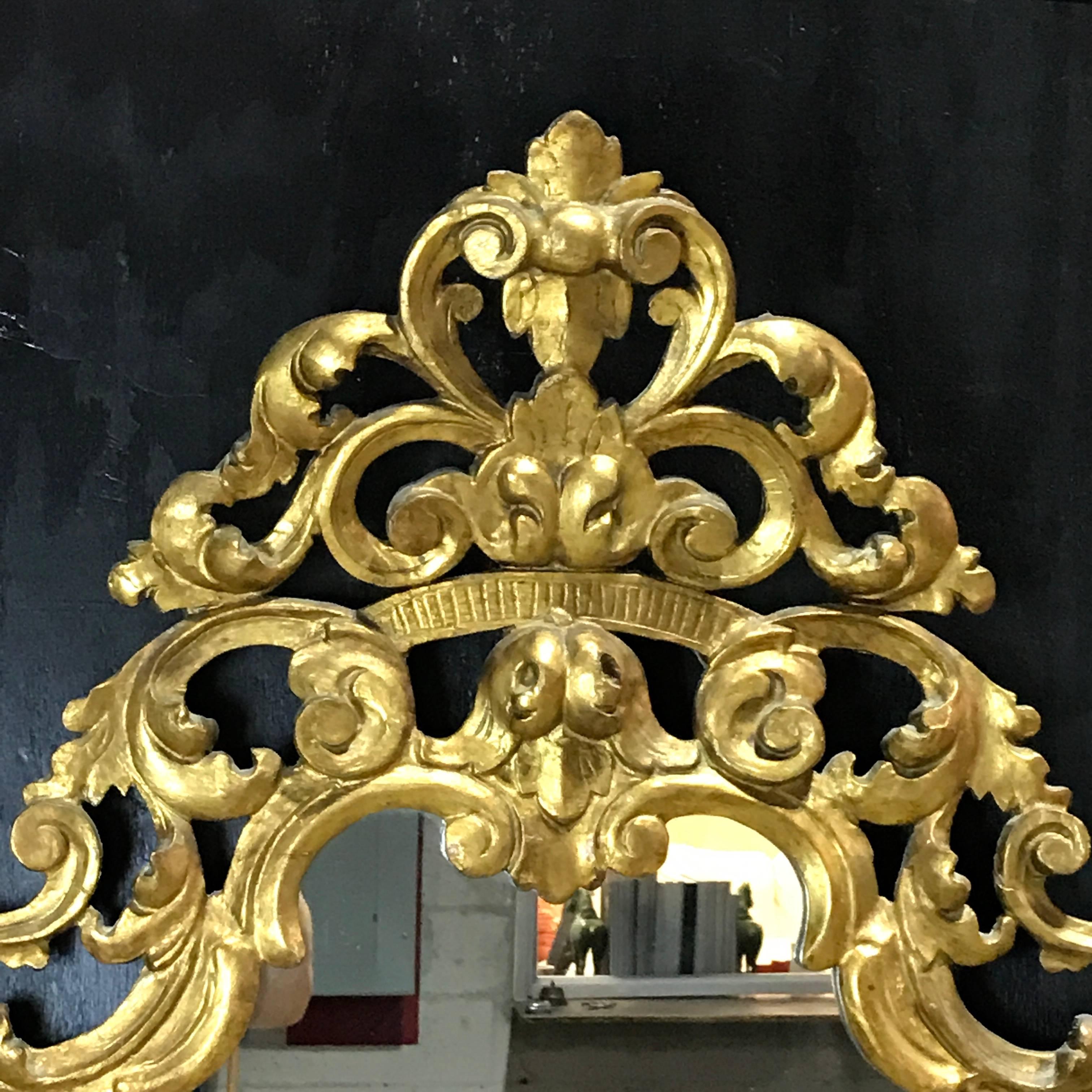 Italian Baroque Style Giltwood Mirror In Good Condition In West Palm Beach, FL
