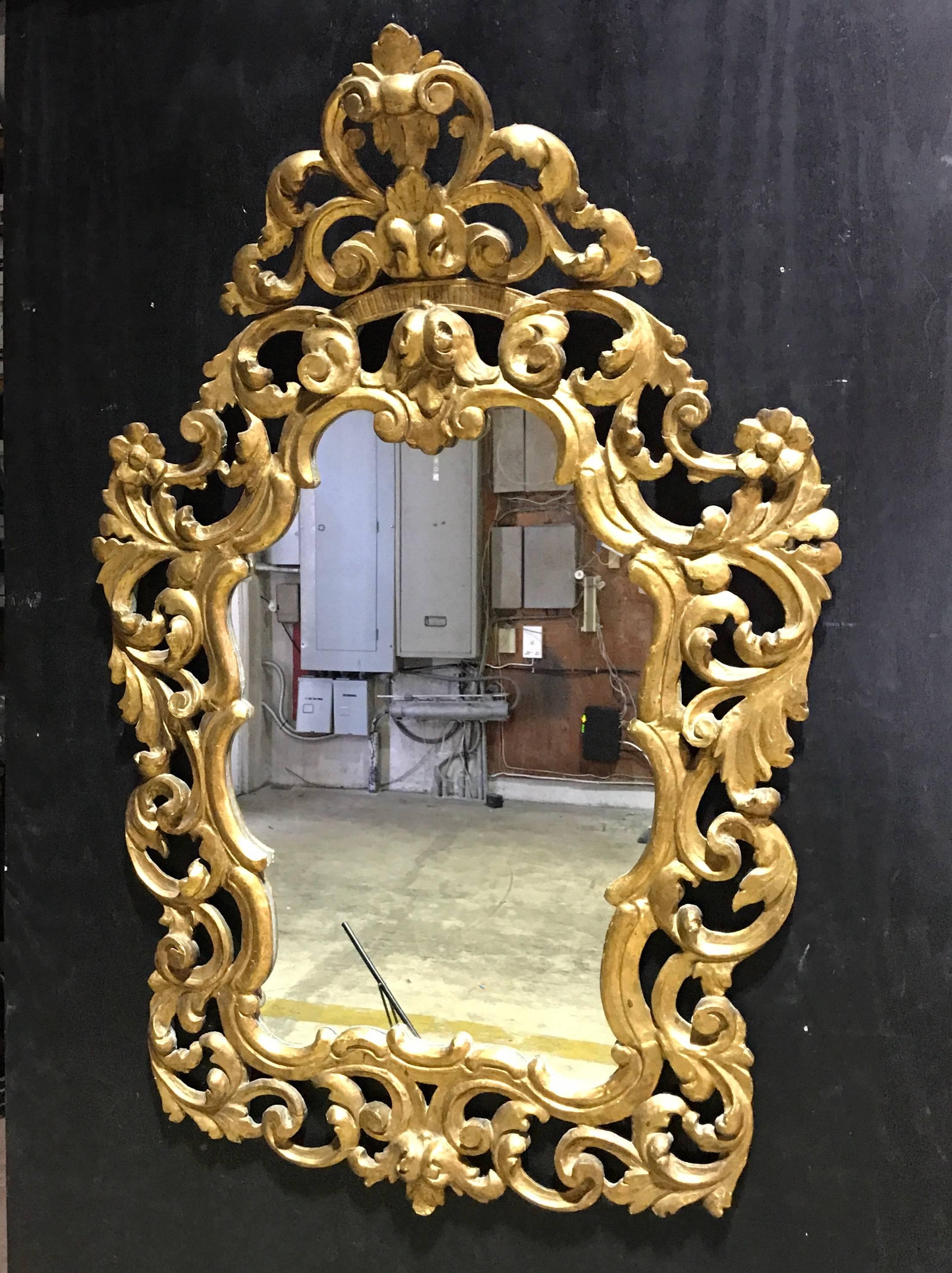 Early 20th Century Italian Baroque Style Giltwood Mirror