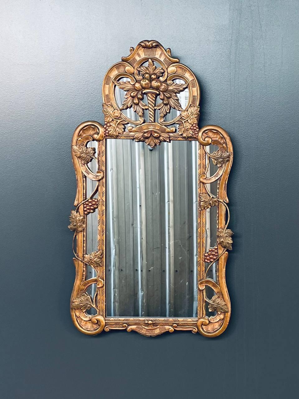 Materials: Carved Giltwood, Original Mirror

Style: Italian Baroque