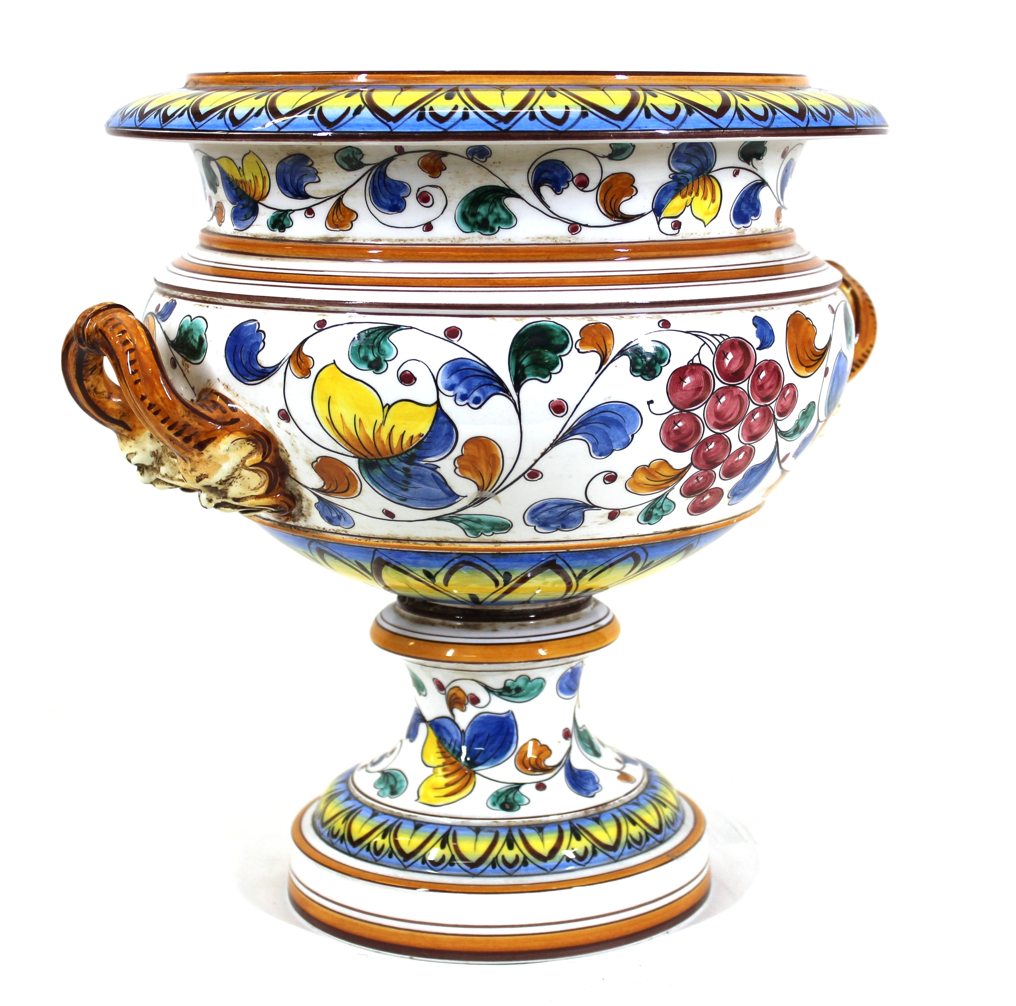 Italian Baroque Style Ginori Painted Ceramic Medici Vase In Good Condition In New York, NY