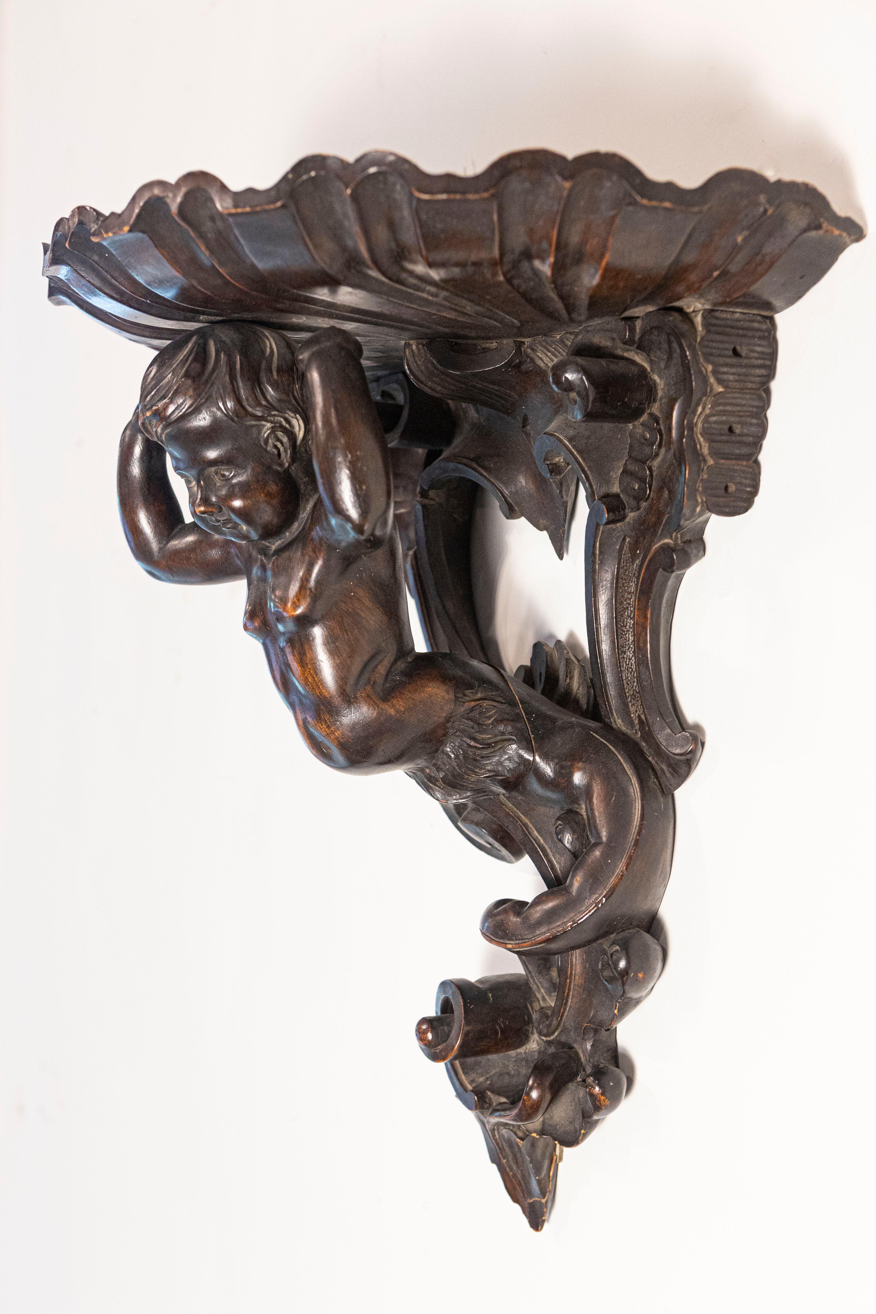Italian Baroque Style Late 19th Century Fruitwood Wall Bracket with Carved Putto For Sale 3