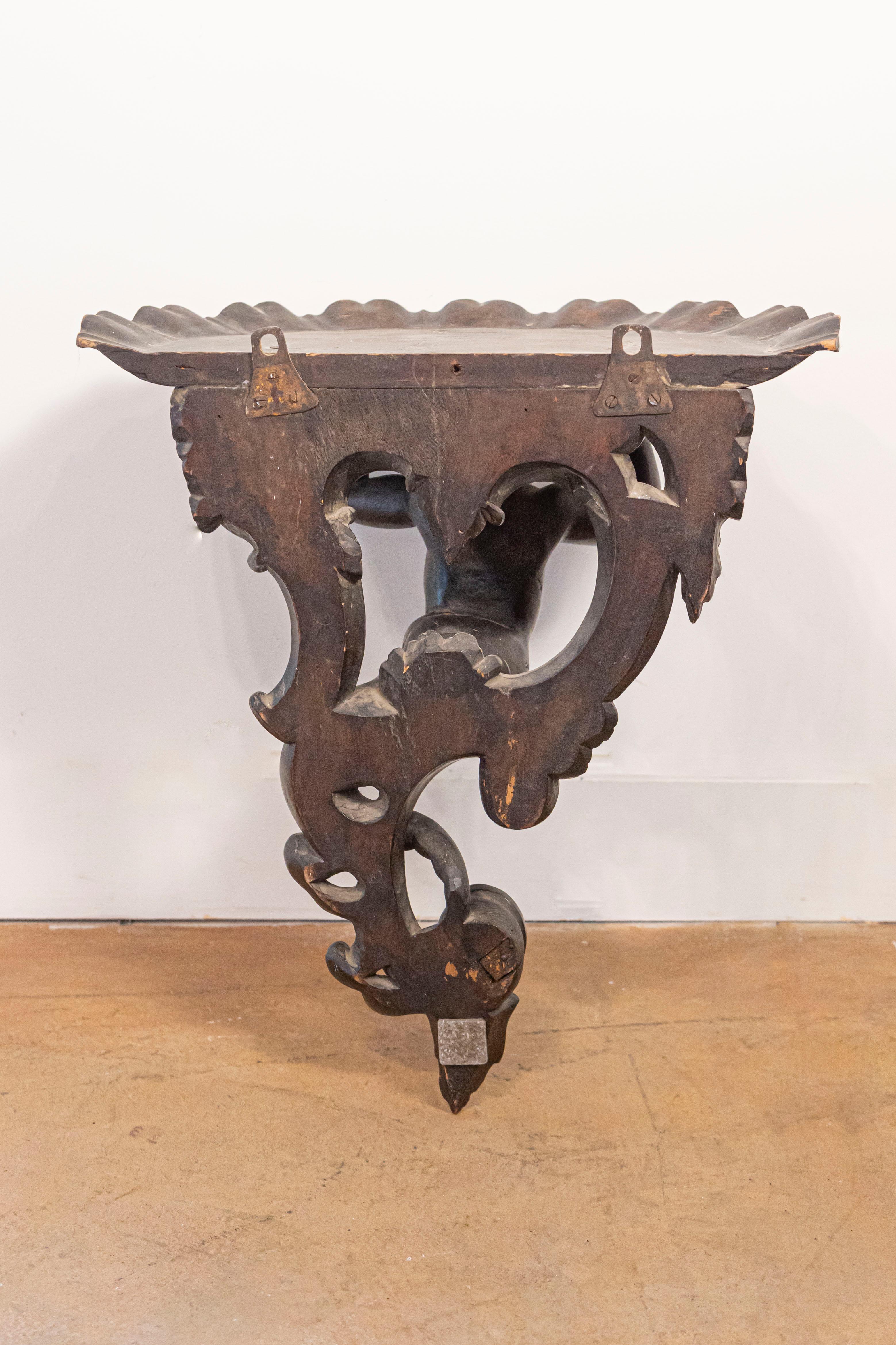 Italian Baroque Style Late 19th Century Fruitwood Wall Bracket with Carved Putto For Sale 5