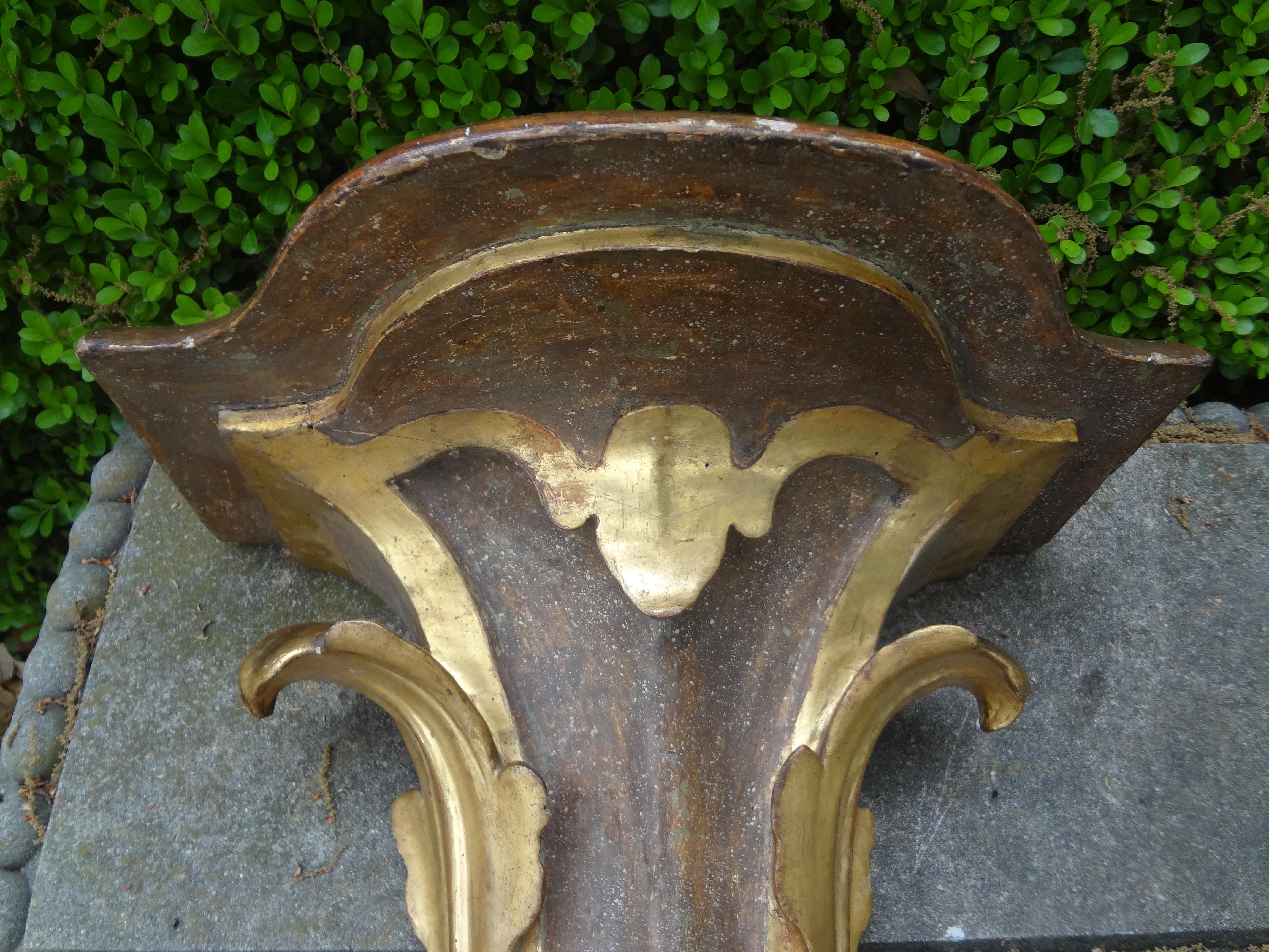 Italian Baroque Style Painted And Gilt Wall Bracket In Good Condition For Sale In Houston, TX