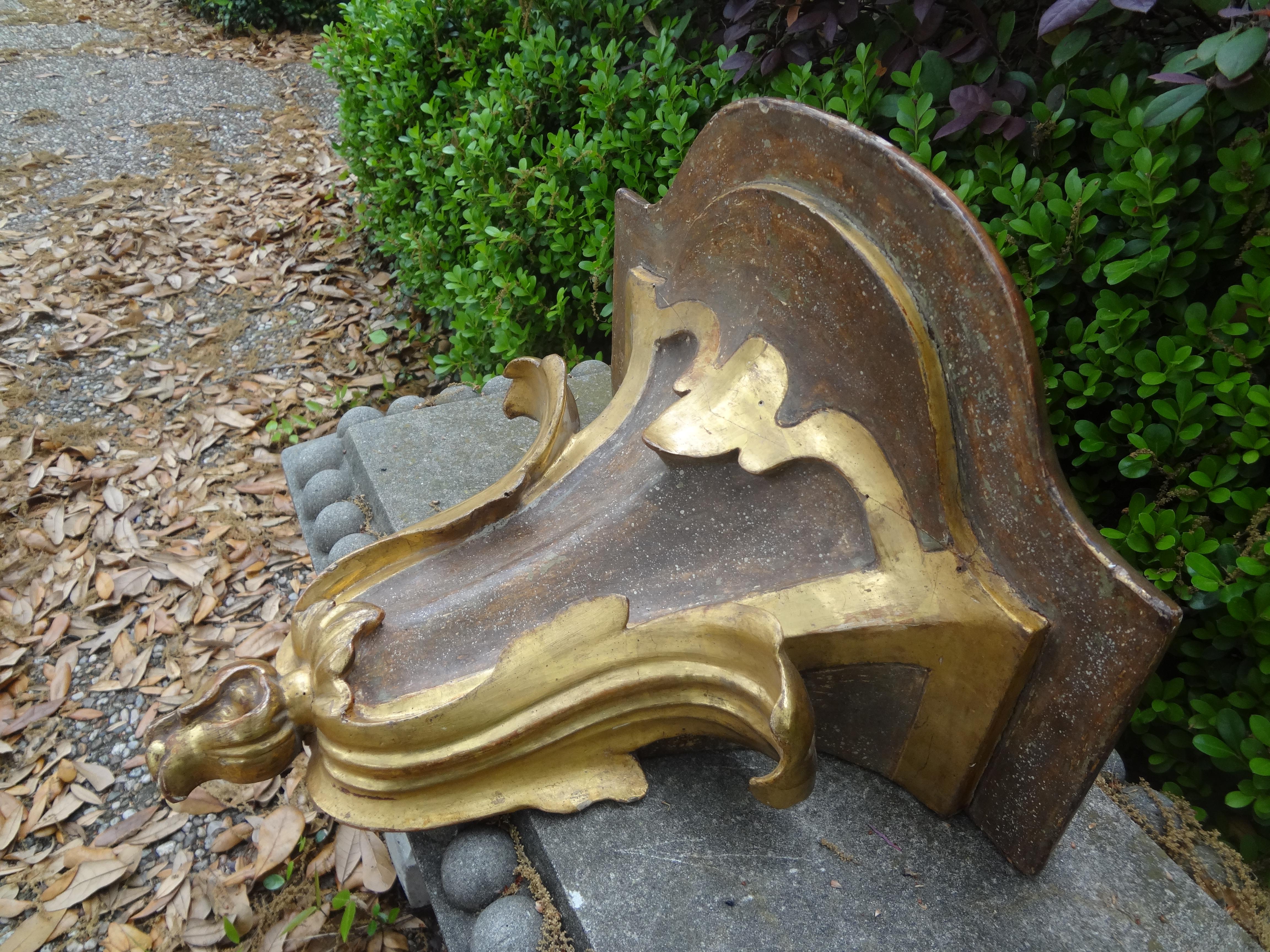 Italian Baroque Style Painted And Gilt Wall Bracket For Sale 1