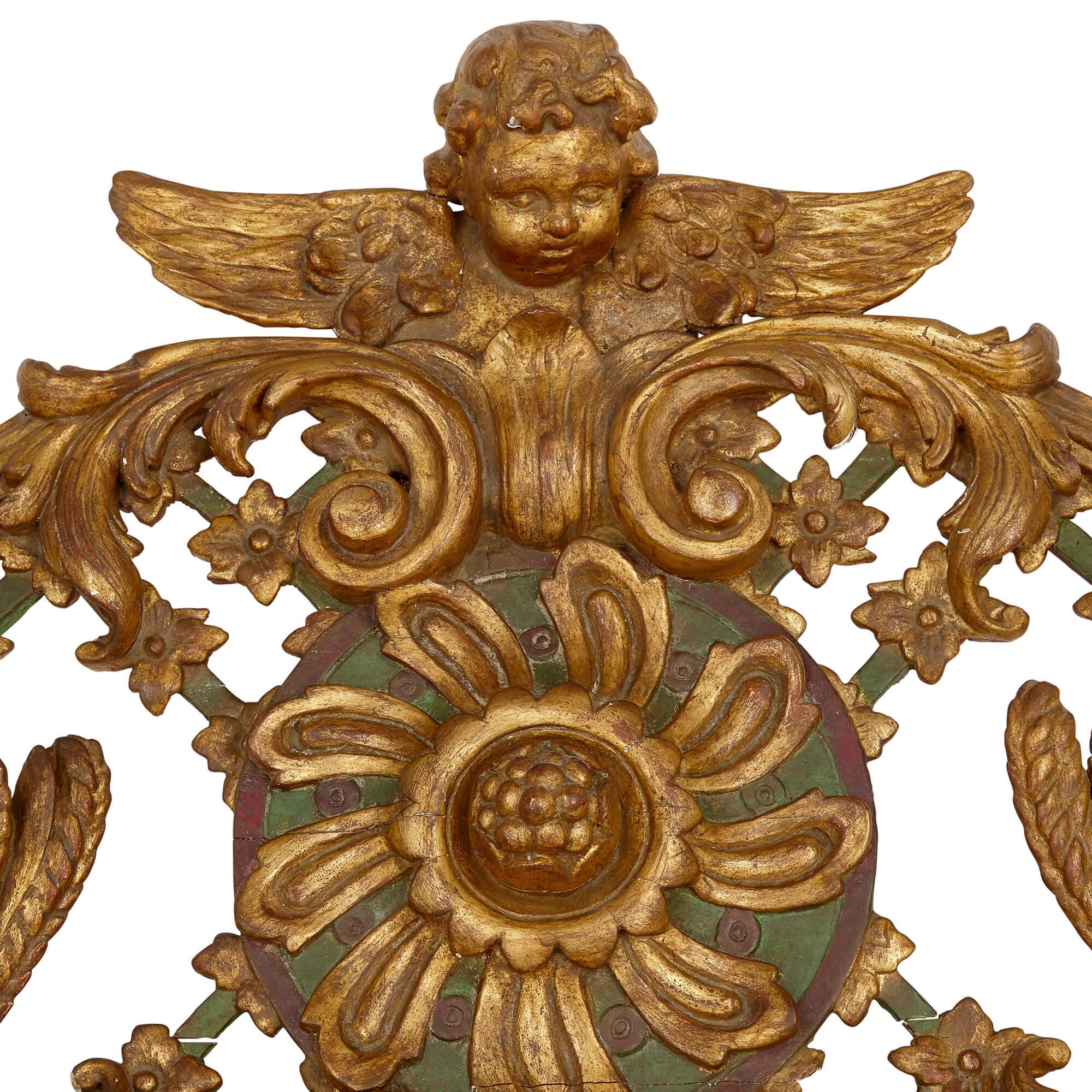 Miroir mural en bois doré peint de style baroque italien
Italien, vers 1880
Mesures : Hauteur 158cm, largeur 124cm, profondeur 16cm

Ce miroir en bois doré est réalisé dans un style baroque élégant. Le miroir présente un cadre ajouré très
