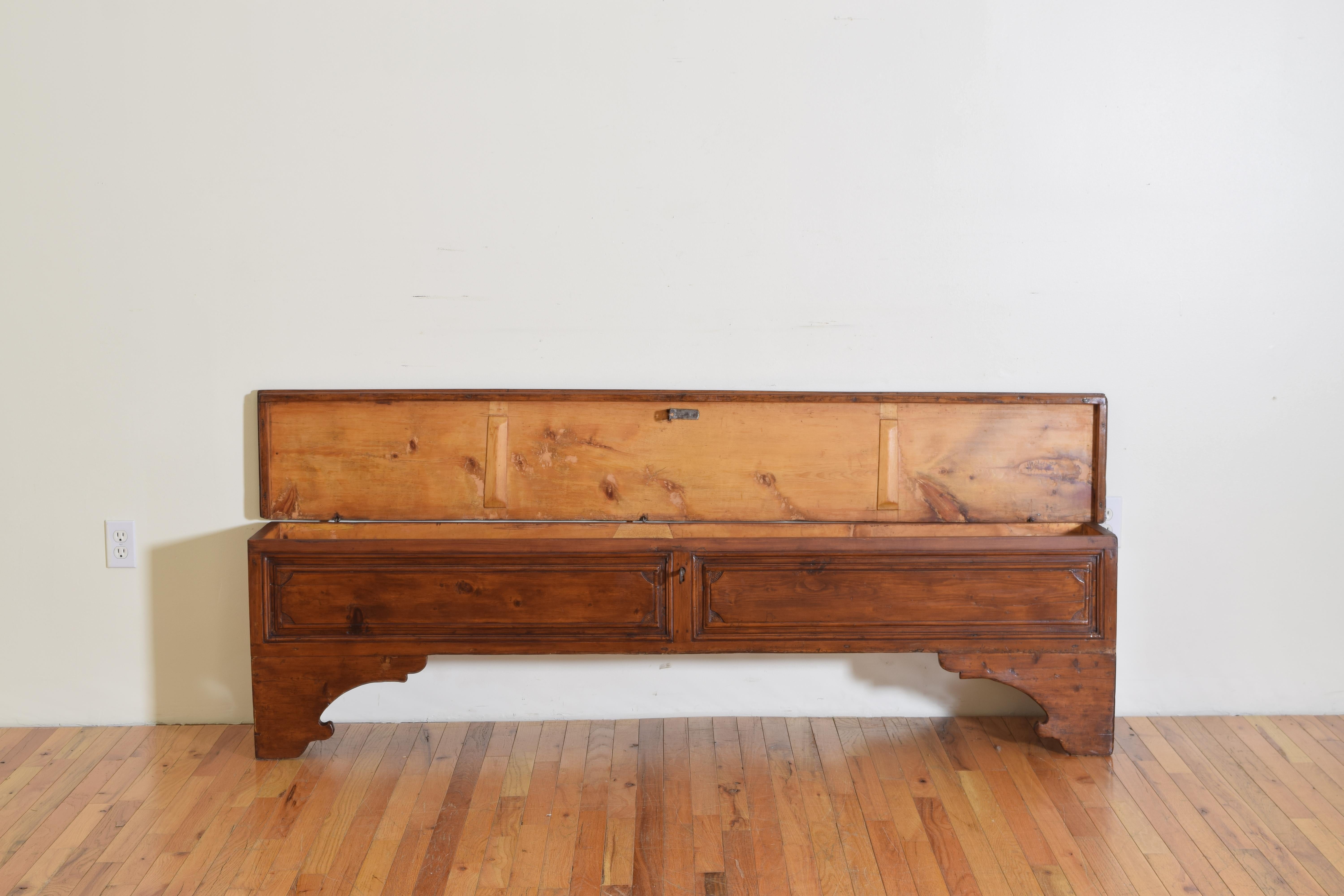 Italian Baroque Style Pinewood Storage Bench, Early 19th Century 1