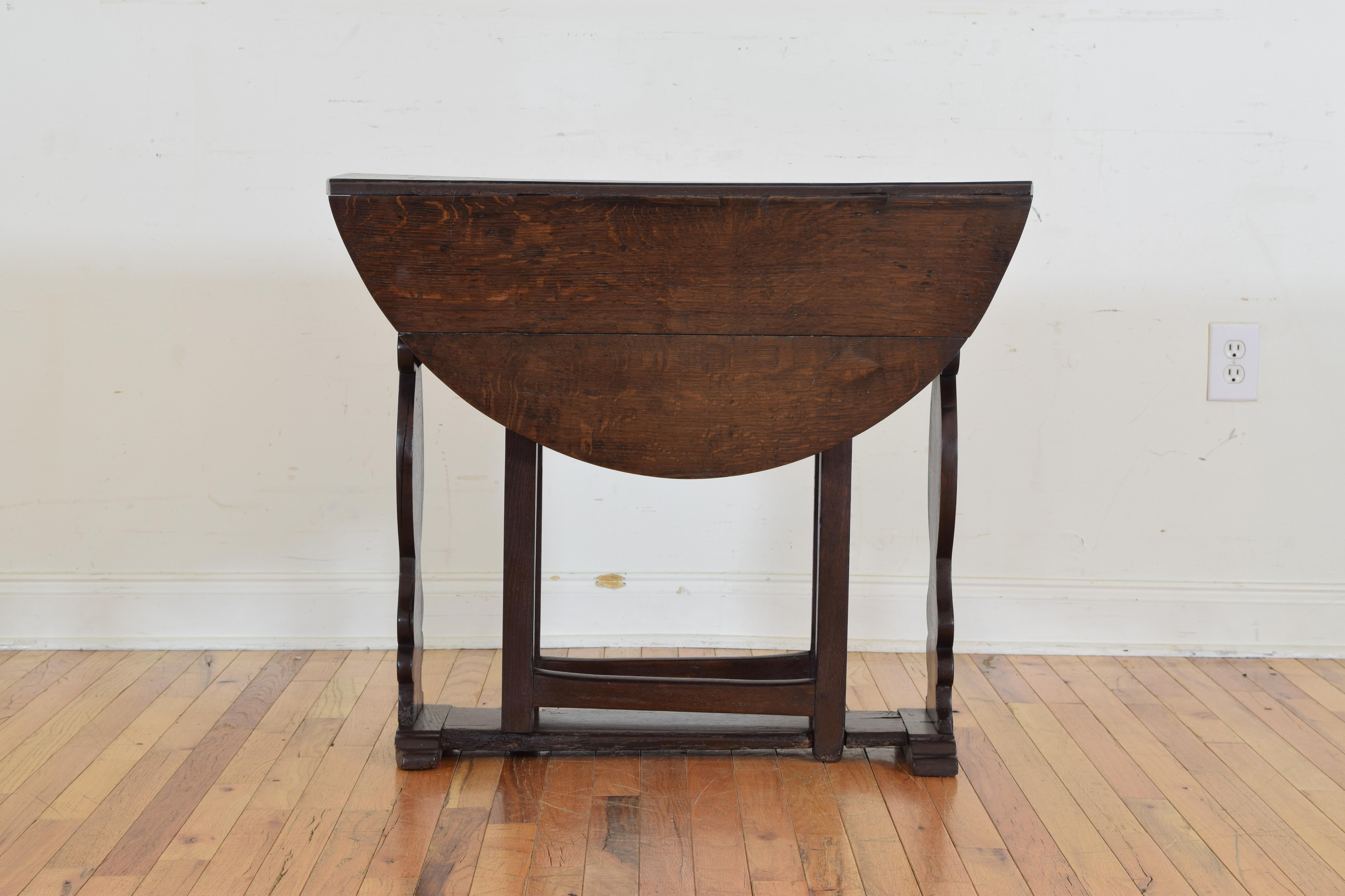 Italian Baroque Style Shaped Oak Drop-Leaf Trestle-Form Table 1