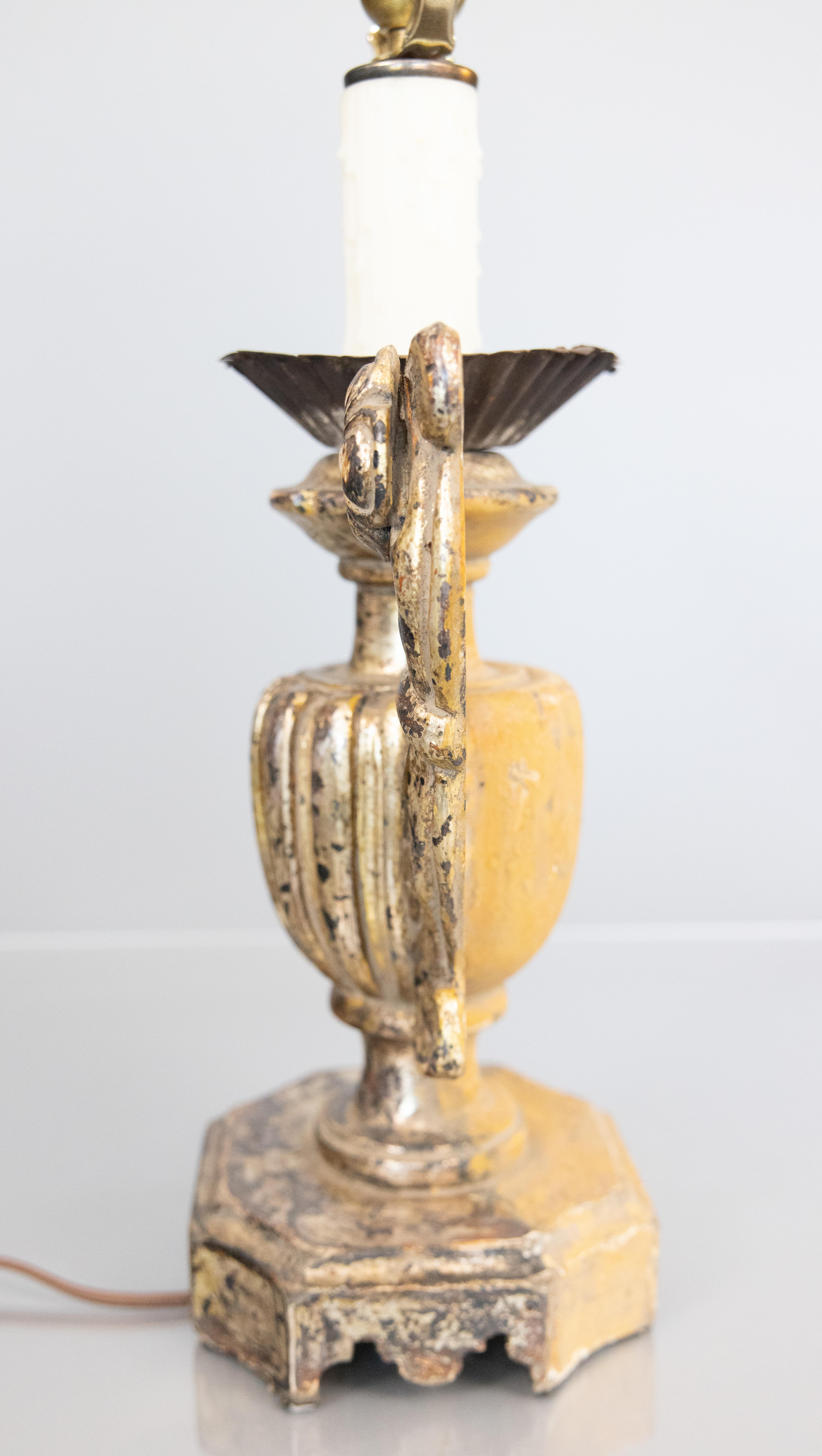 XX secolo Lampada a candeliere in stile barocco italiano, in argento dorato e legno intagliato in vendita