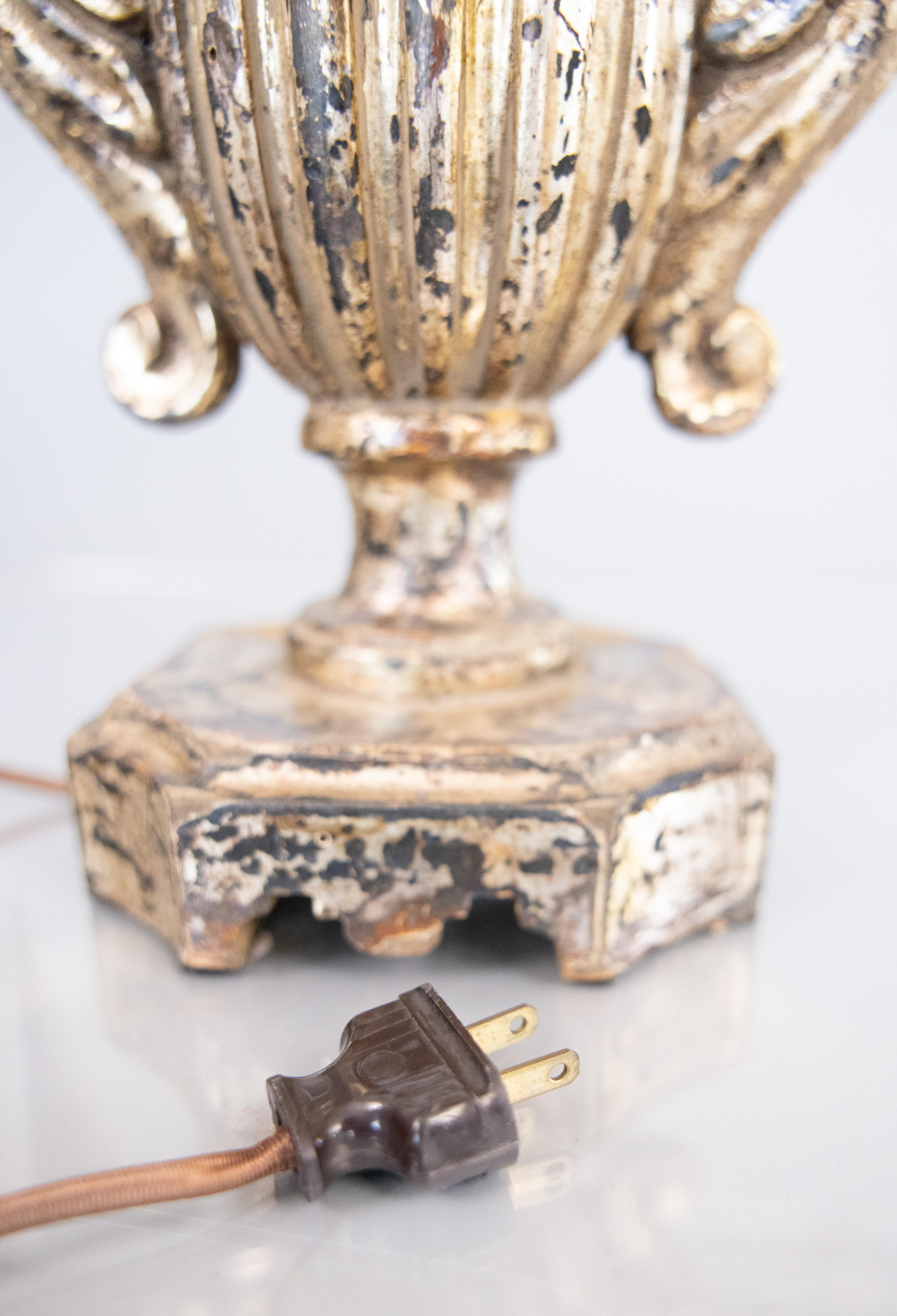 Lampada a candeliere in stile barocco italiano, in argento dorato e legno intagliato in vendita 2