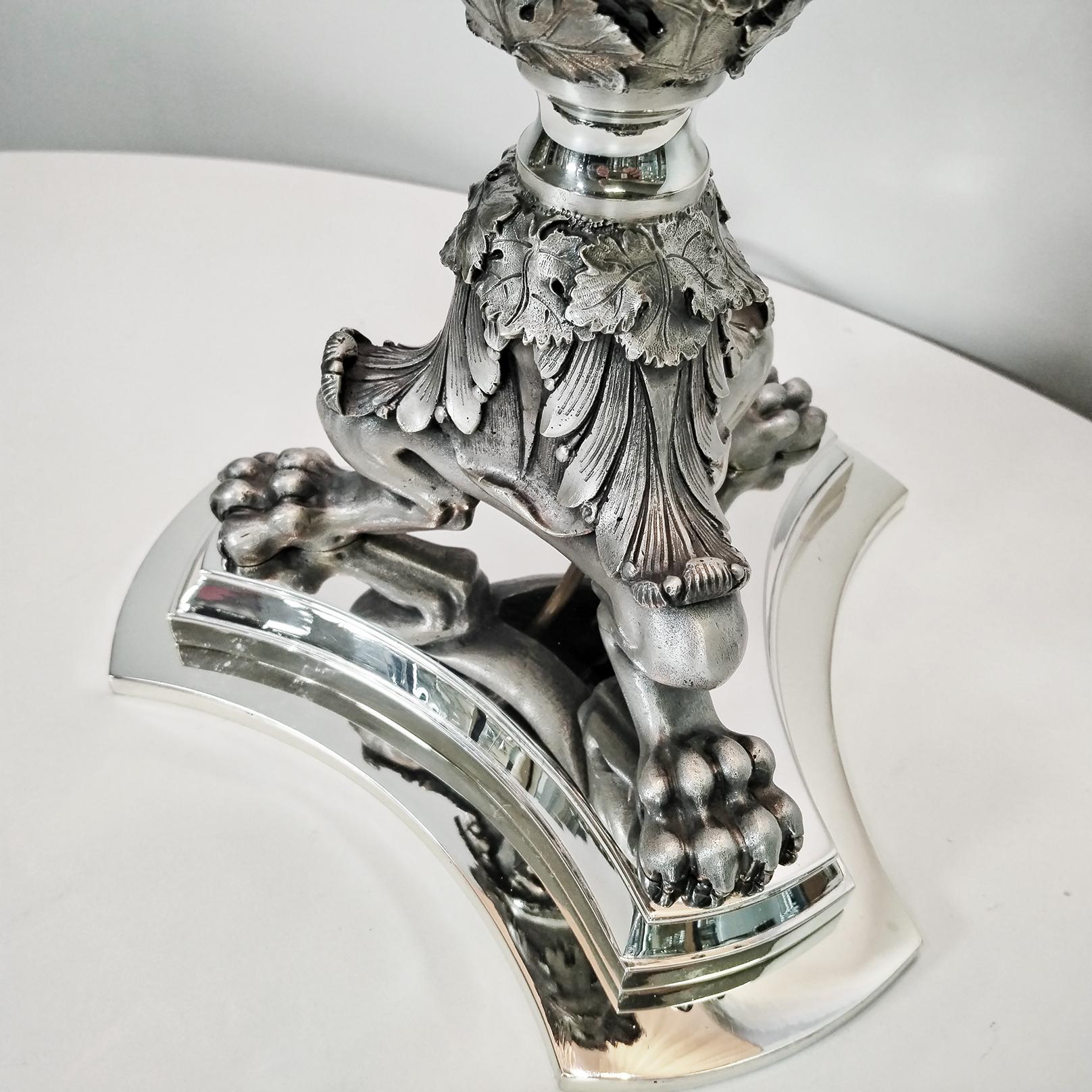 Italian Baroque-style solid 800 silver lamp featuring a mythological figure in vendita 3