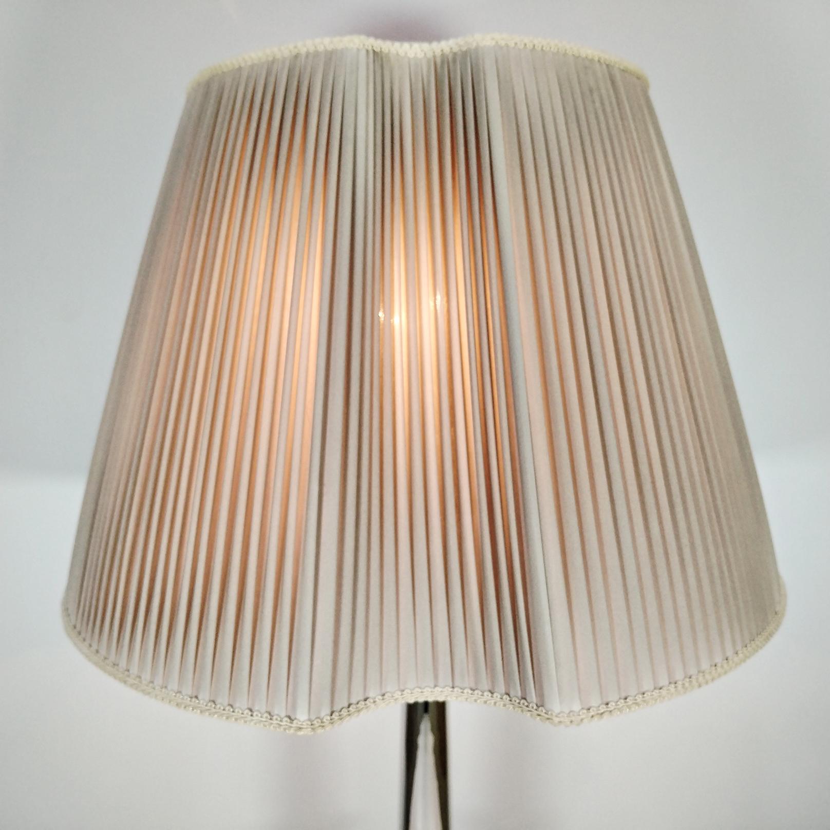 Forgiato Italian Baroque-style solid 800 silver lamp featuring a mythological figure in vendita