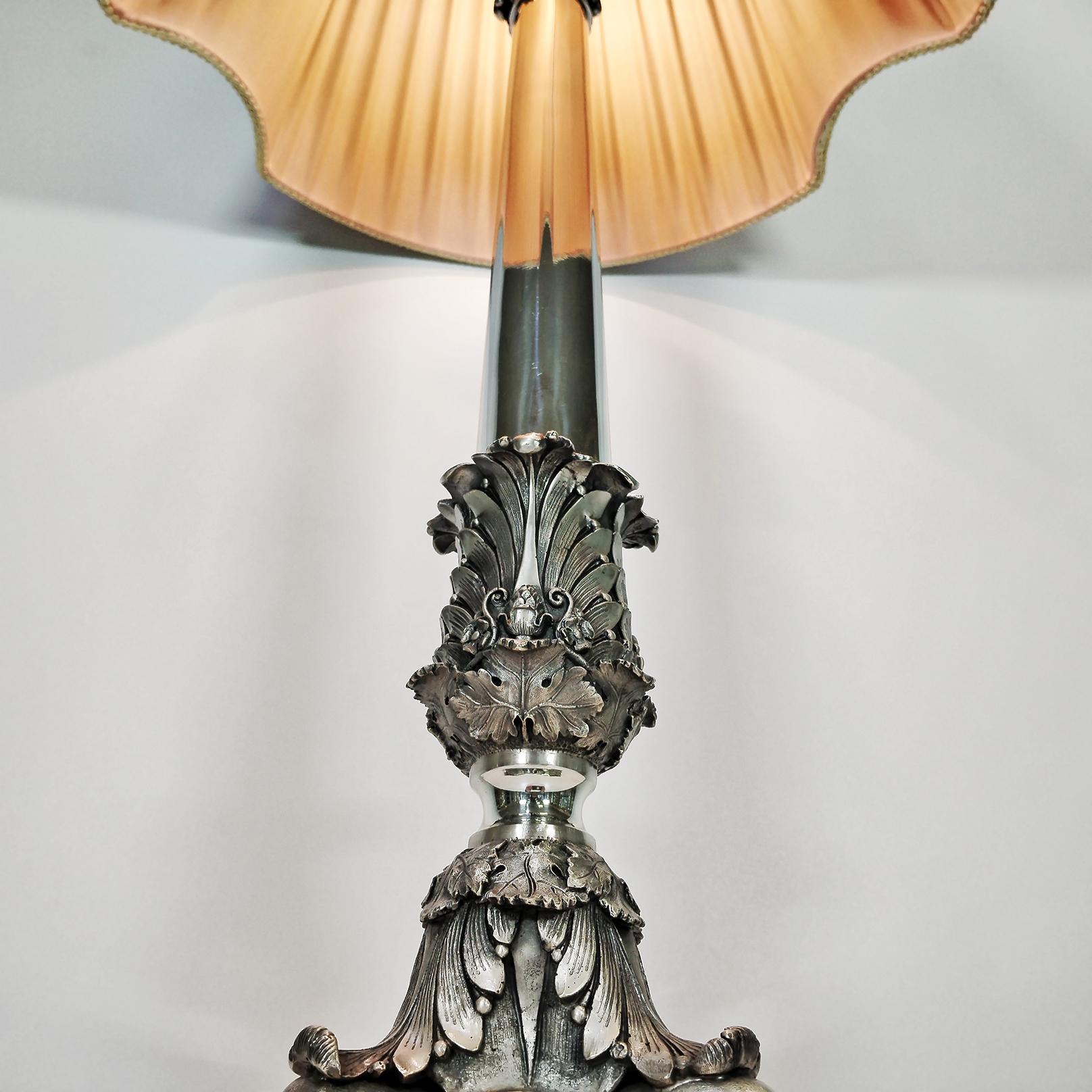 Italian Baroque-style solid 800 silver lamp featuring a mythological figure in vendita 2