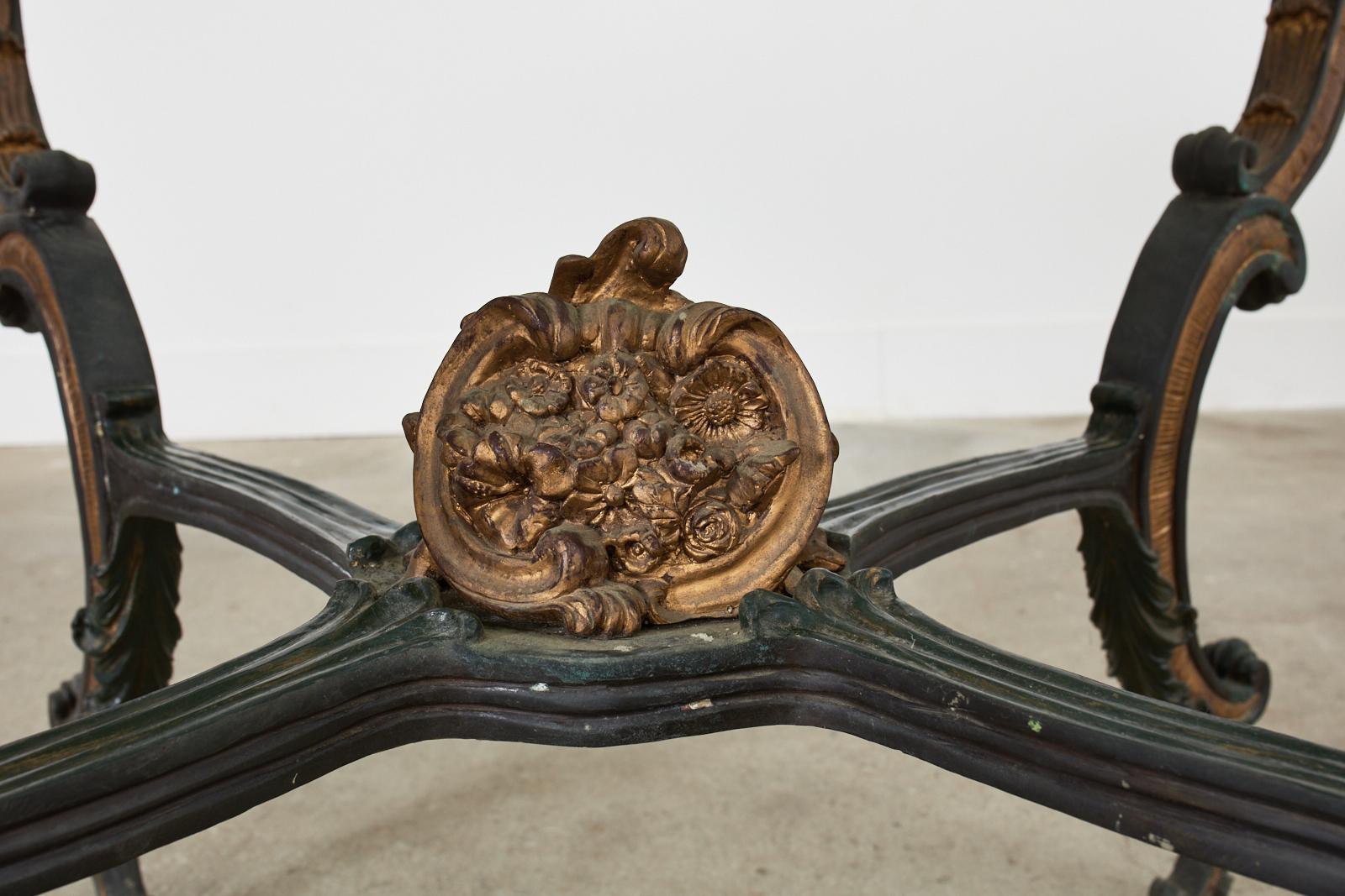 Table centrale italienne de style baroque en bronze massif laqué en vente 2