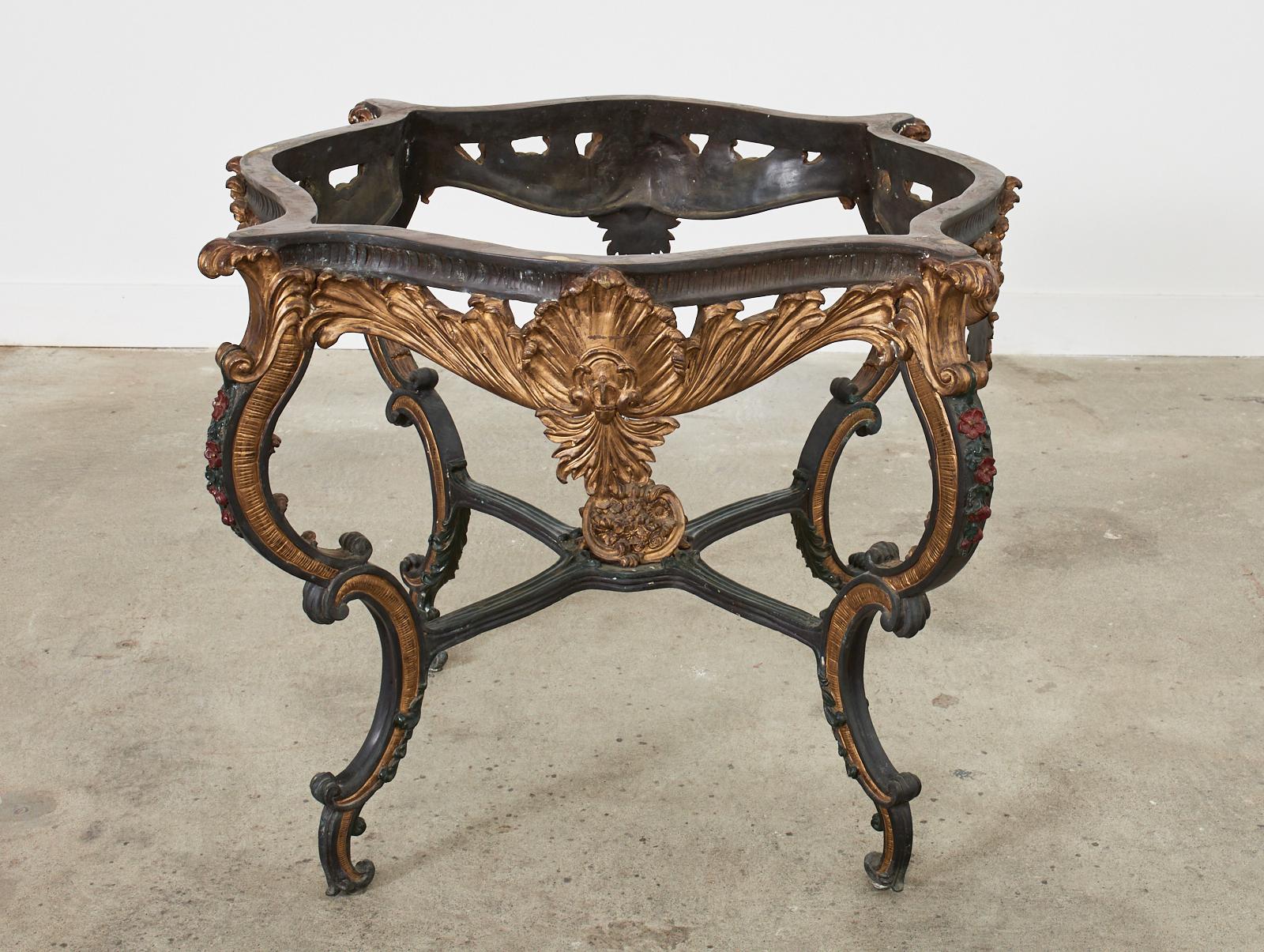 Table centrale italienne de style baroque en bronze massif laqué en vente 3